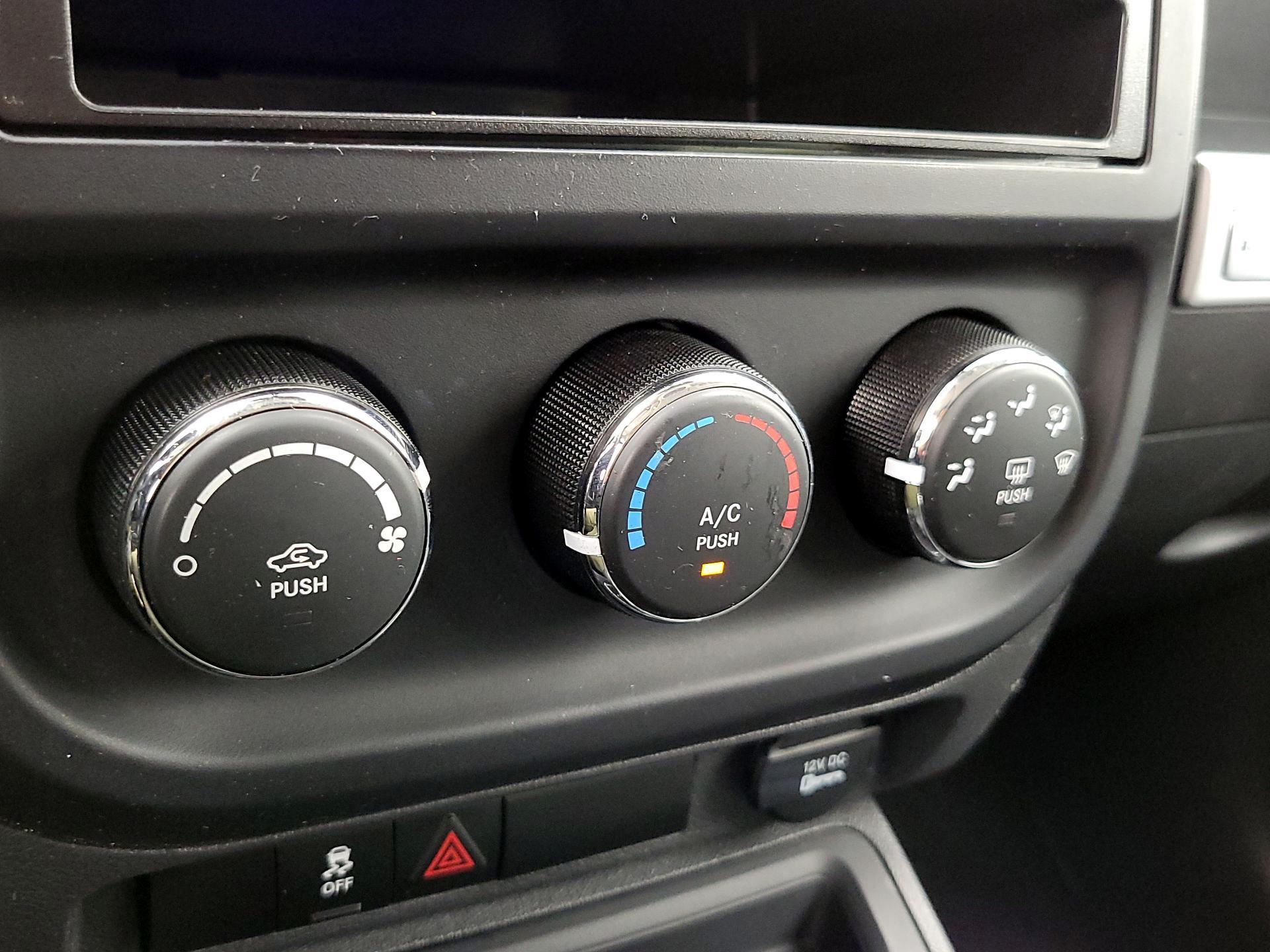 Thumbnail: 2016 Jeep Compass - 14