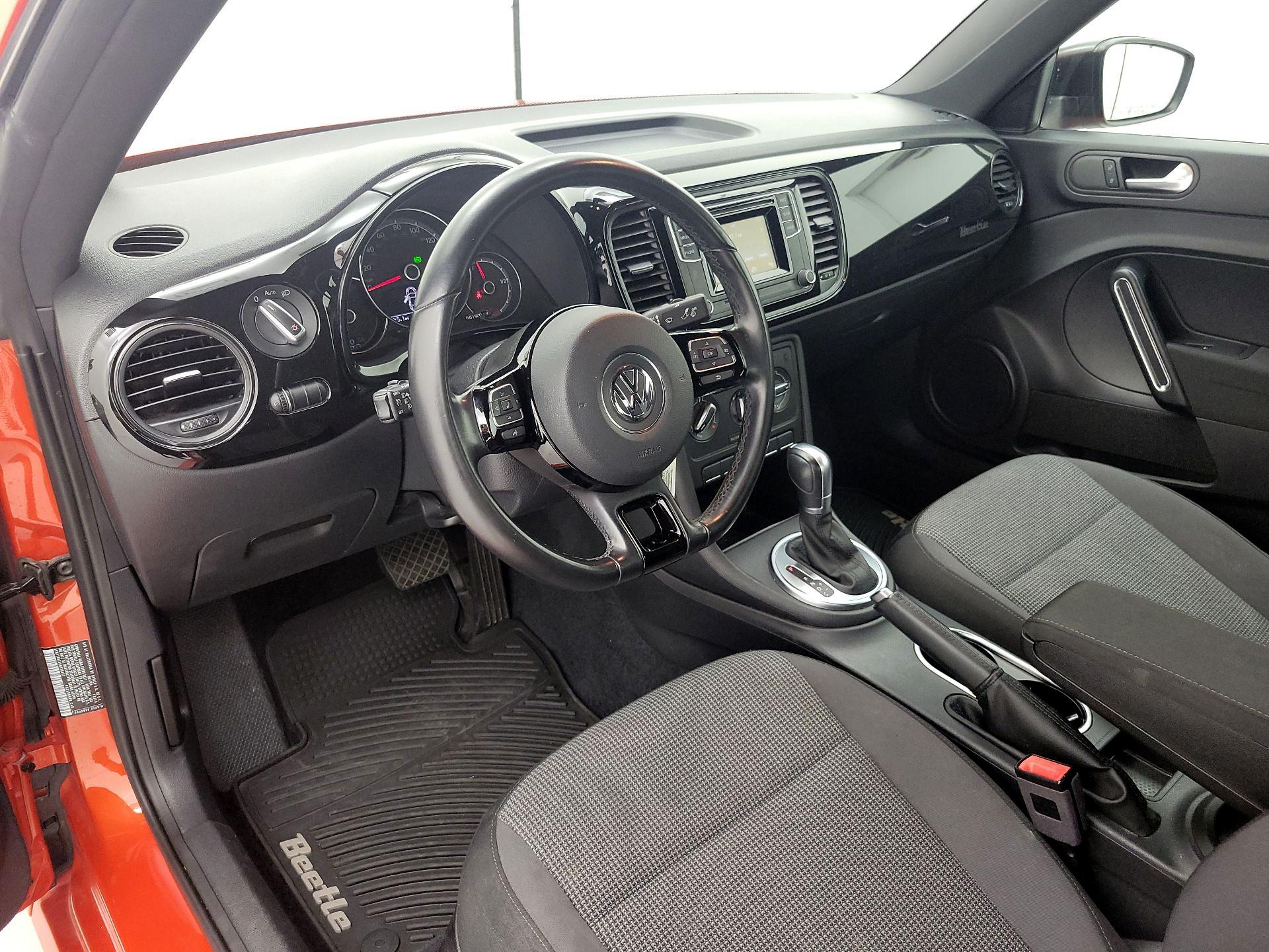 Thumbnail: 2017 Volkswagen Beetle - 9
