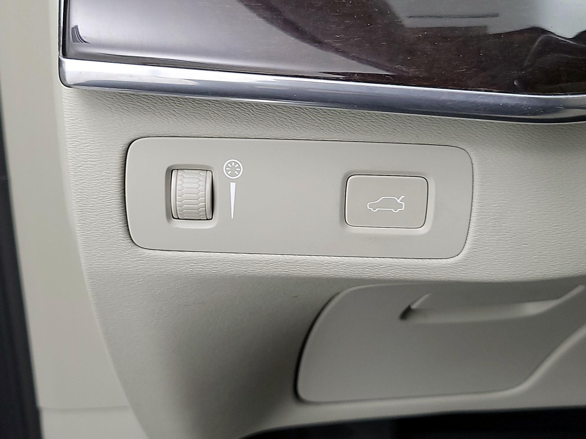 Thumbnail: 2019 Volvo XC90 - 13