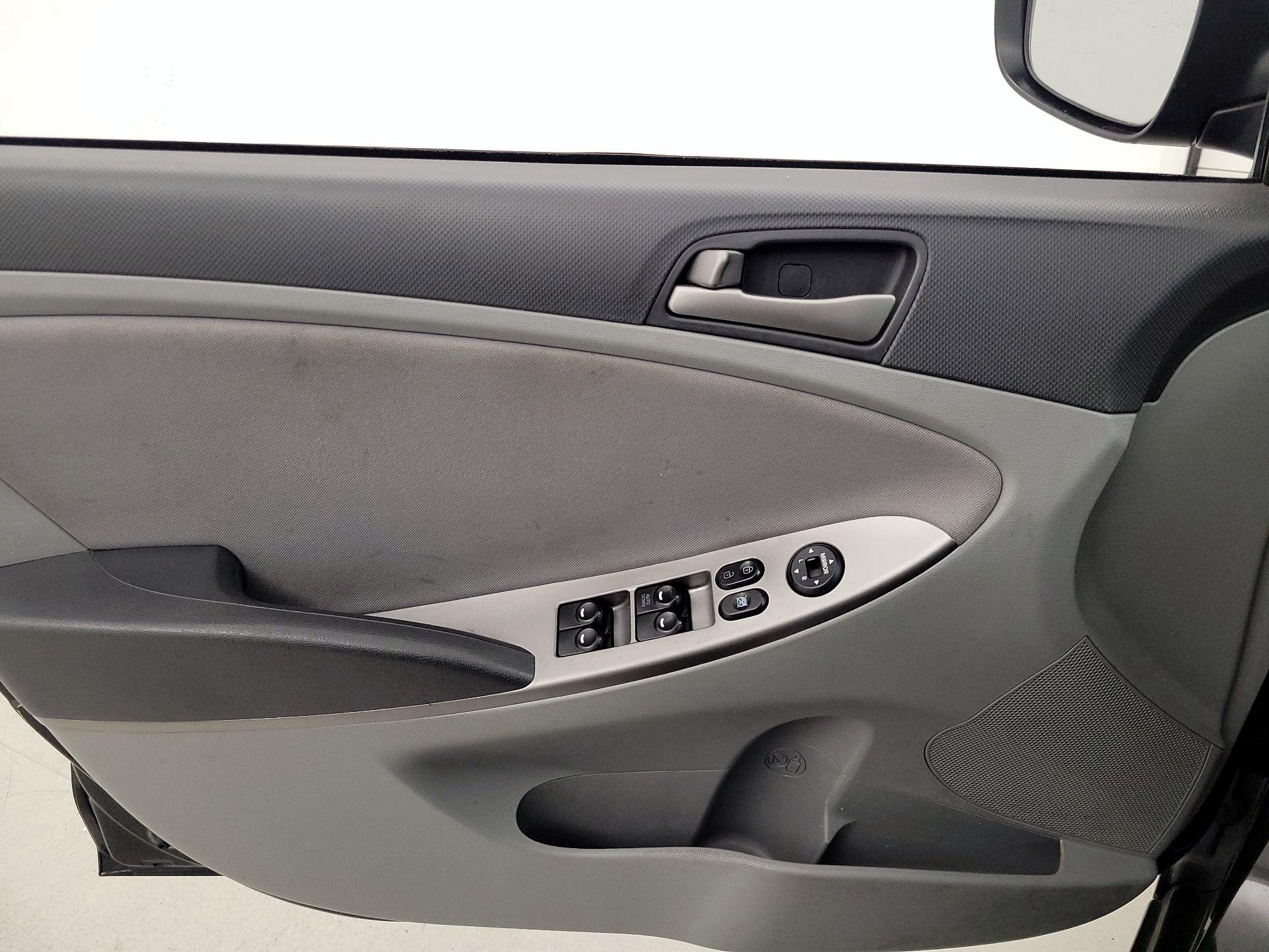 Thumbnail: 2017 Hyundai Accent - 12