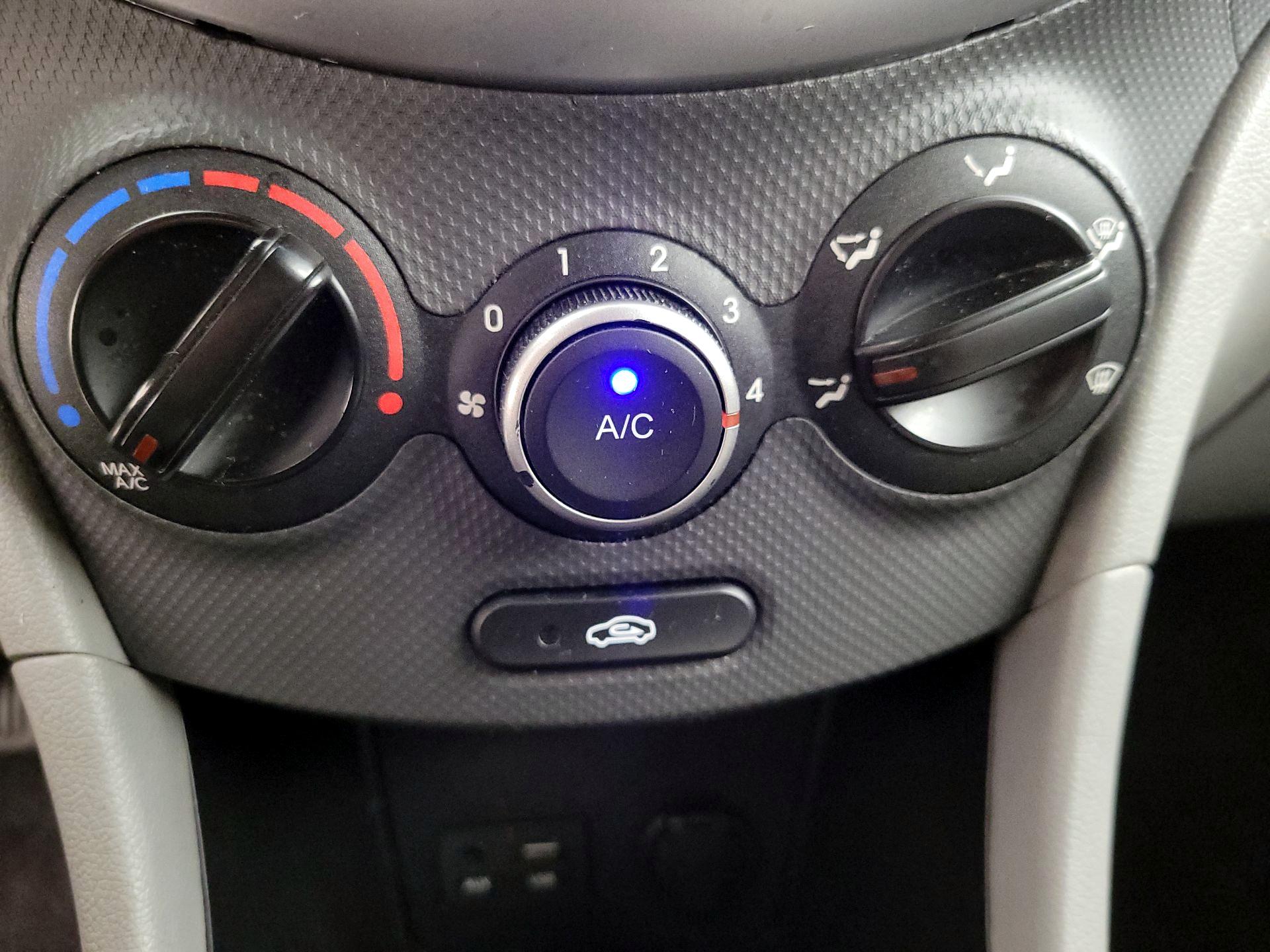 Thumbnail: 2017 Hyundai Accent - 15