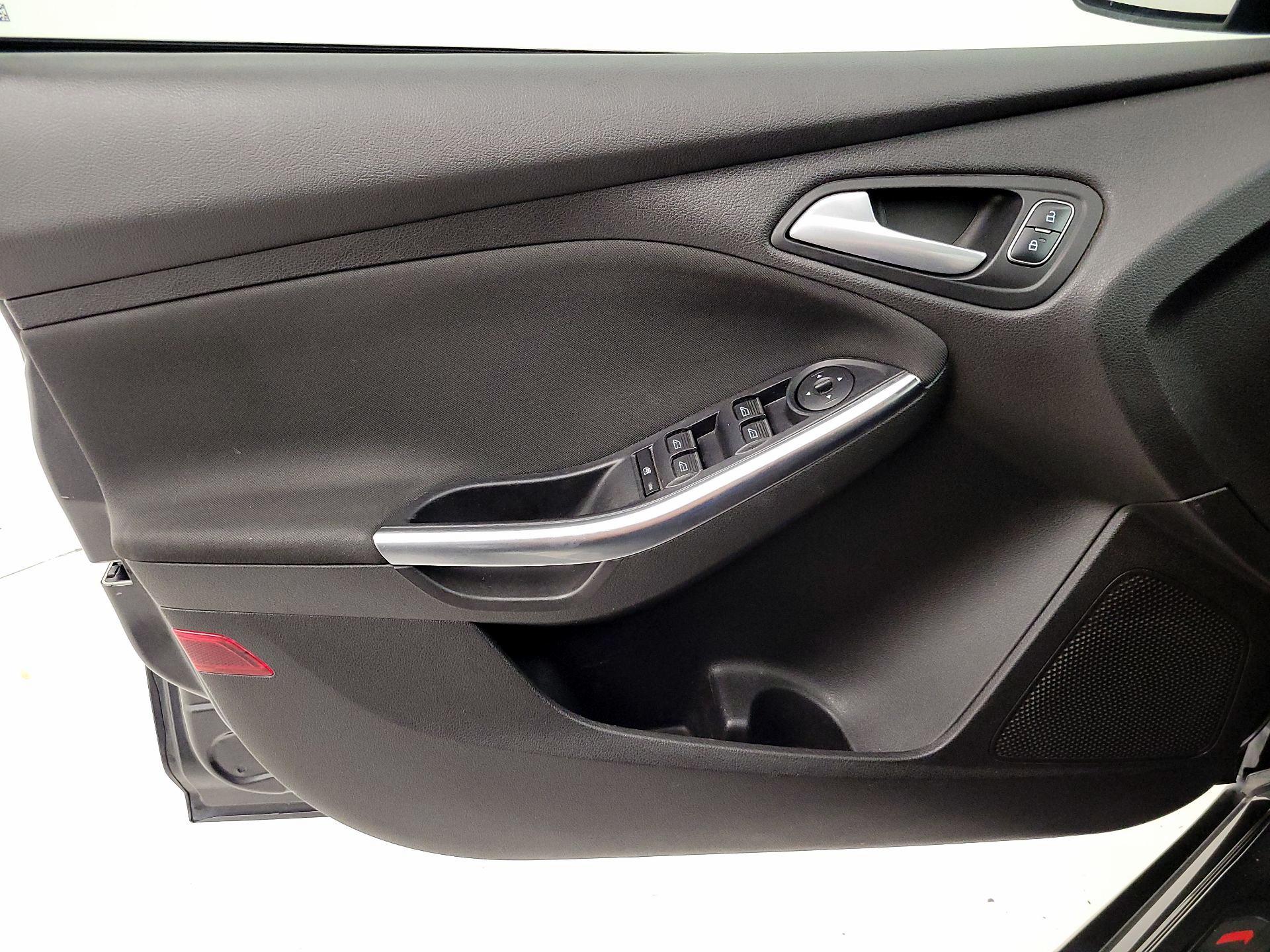 Thumbnail: 2017 Ford Focus - 12