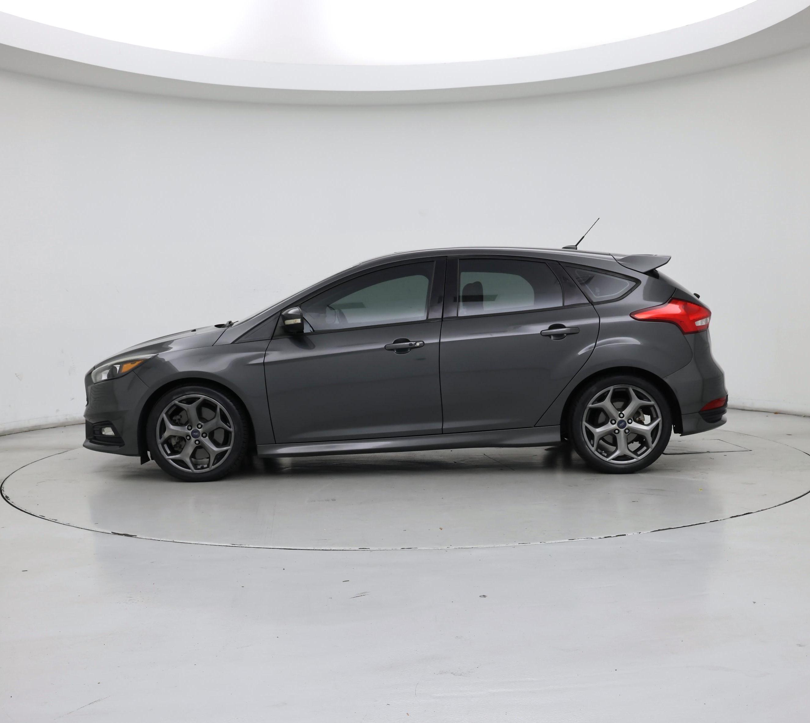 Thumbnail: 2017 Ford Focus - 3