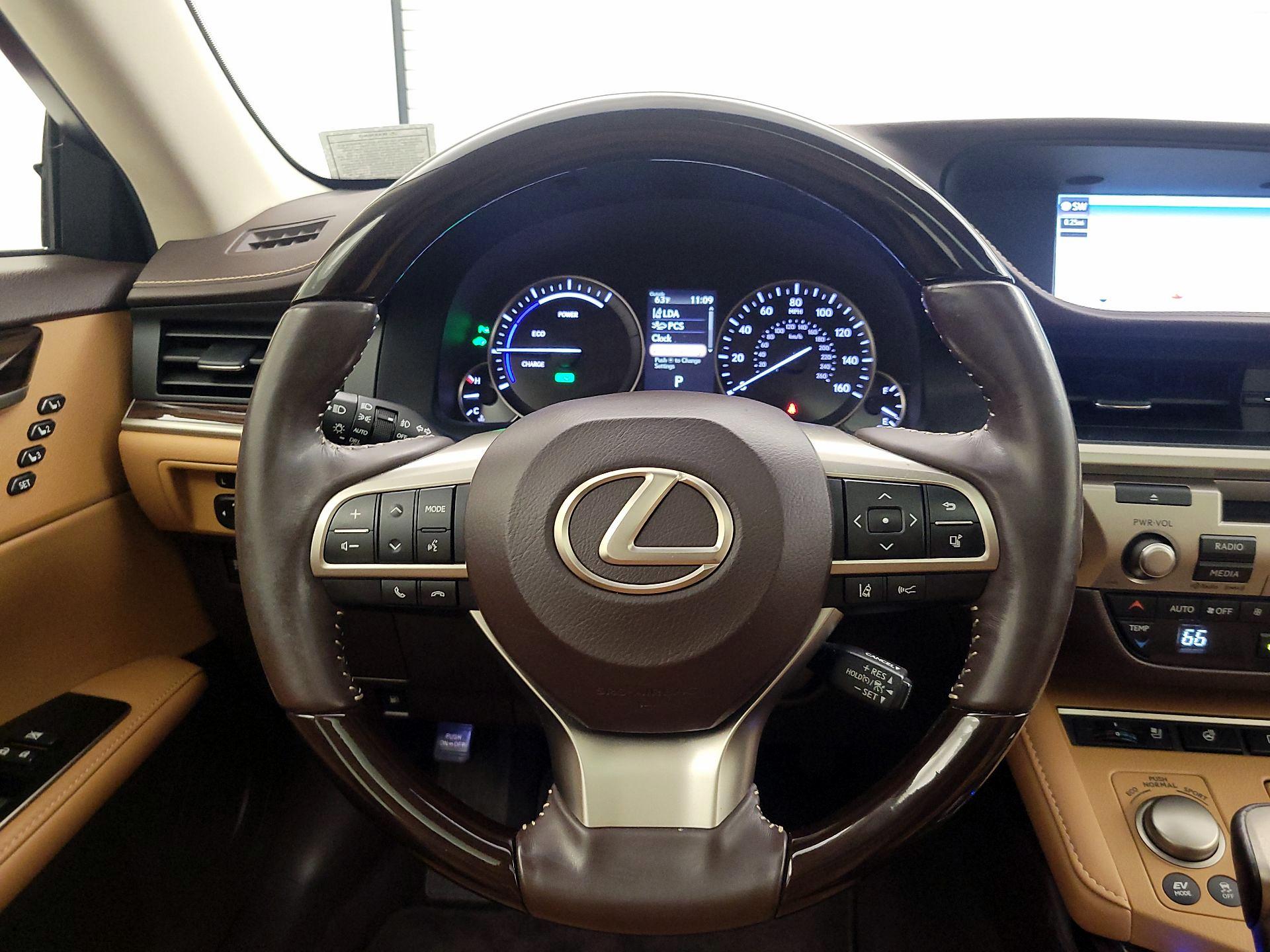 Thumbnail: 2017 Lexus ES - 10