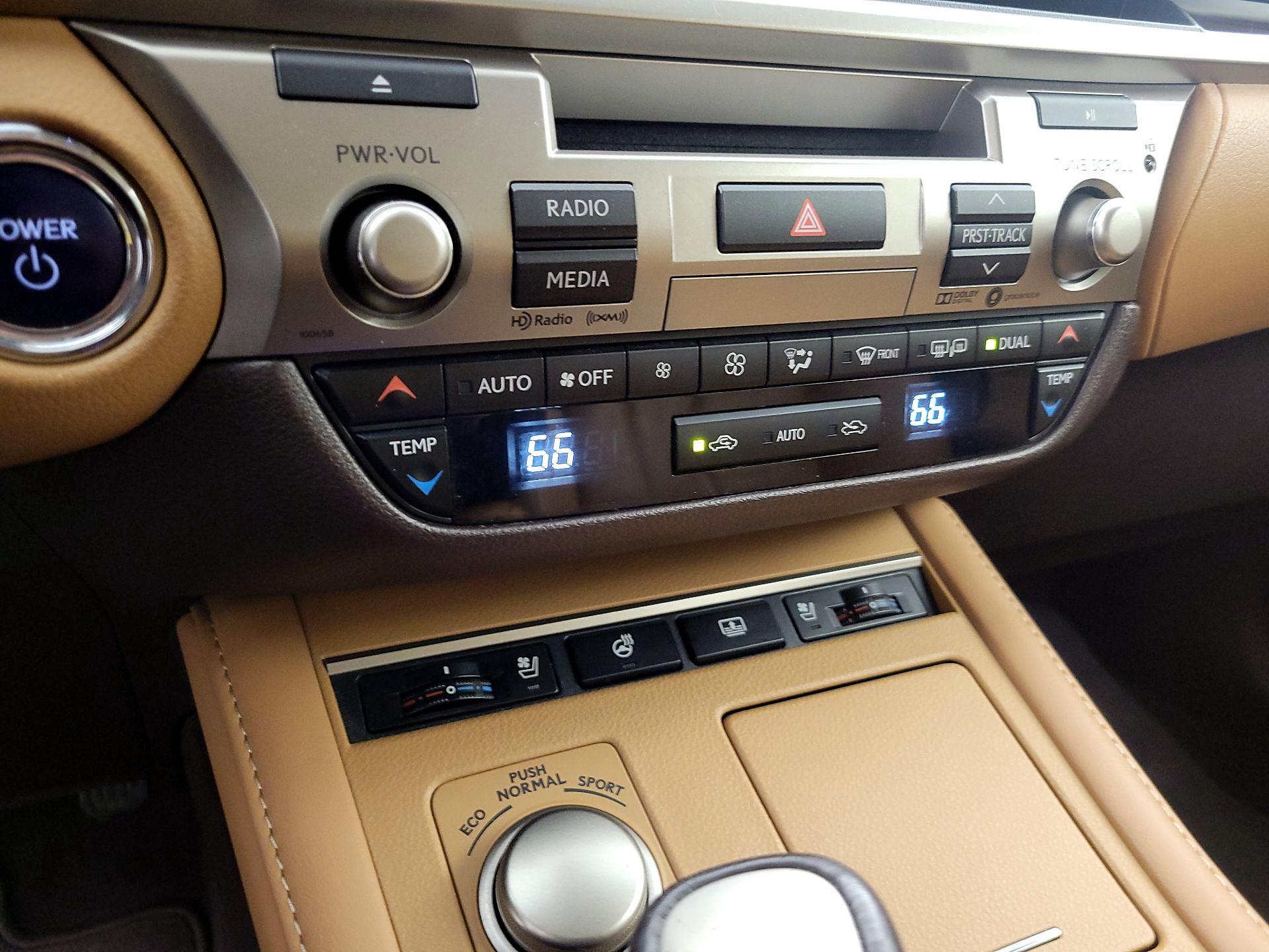 Thumbnail: 2017 Lexus ES - 17