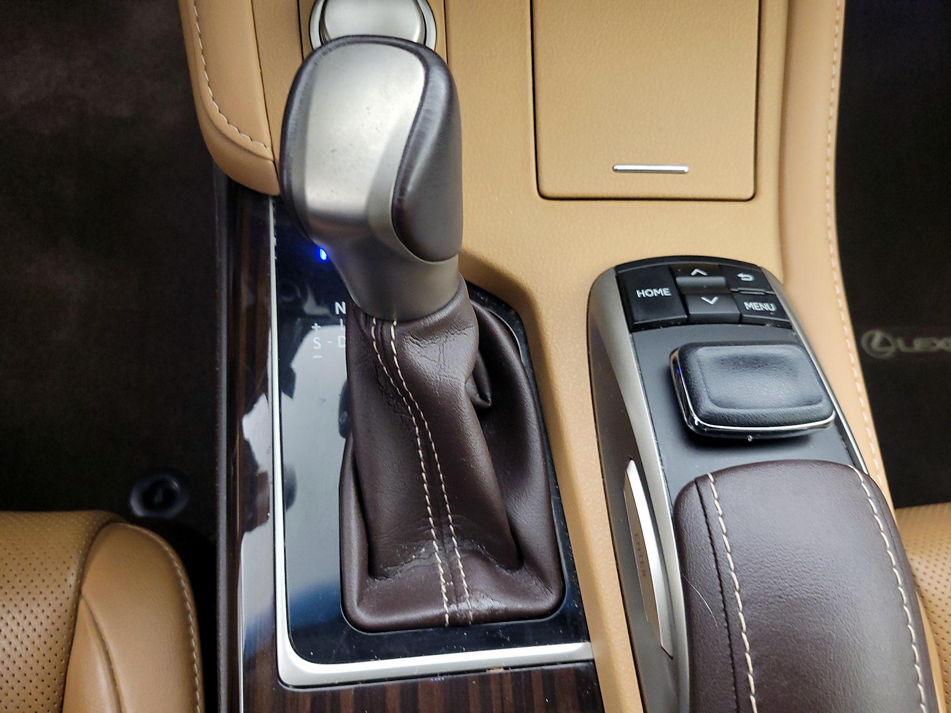 Thumbnail: 2017 Lexus ES - 18
