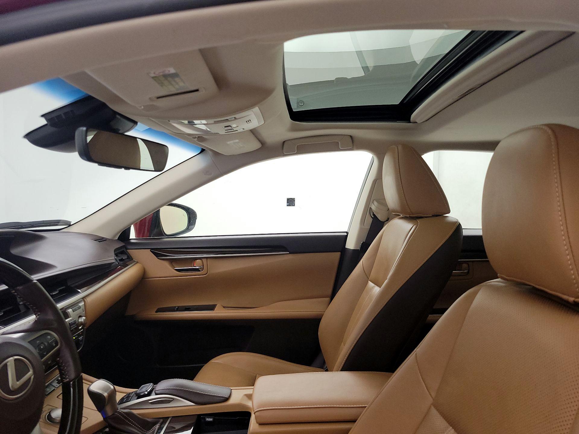 Thumbnail: 2017 Lexus ES - 20