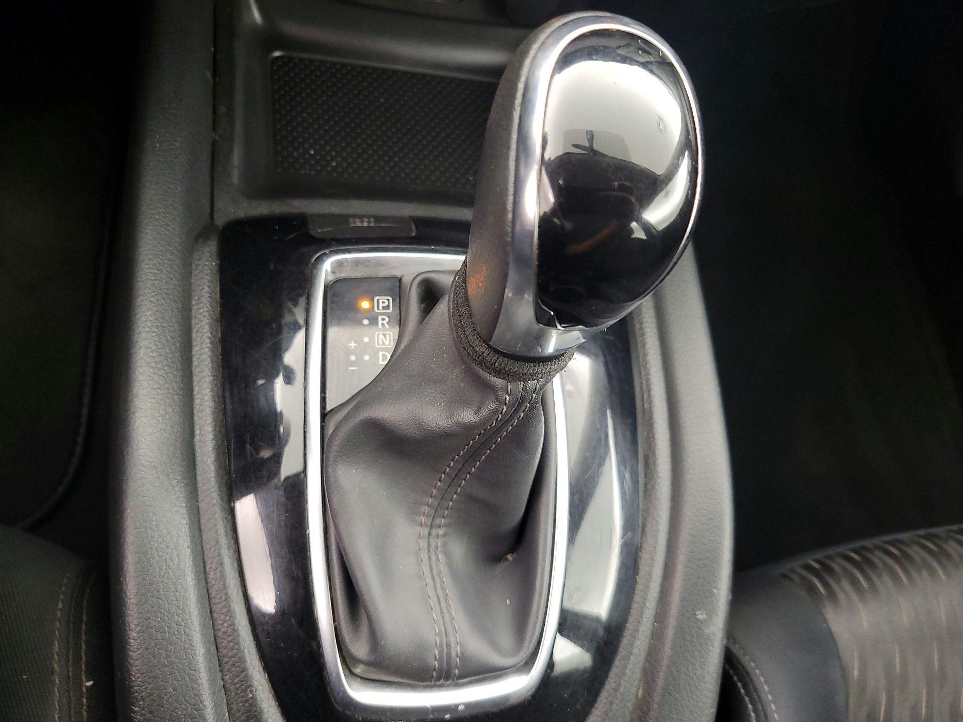 Thumbnail: 2018 Nissan Rogue - 16