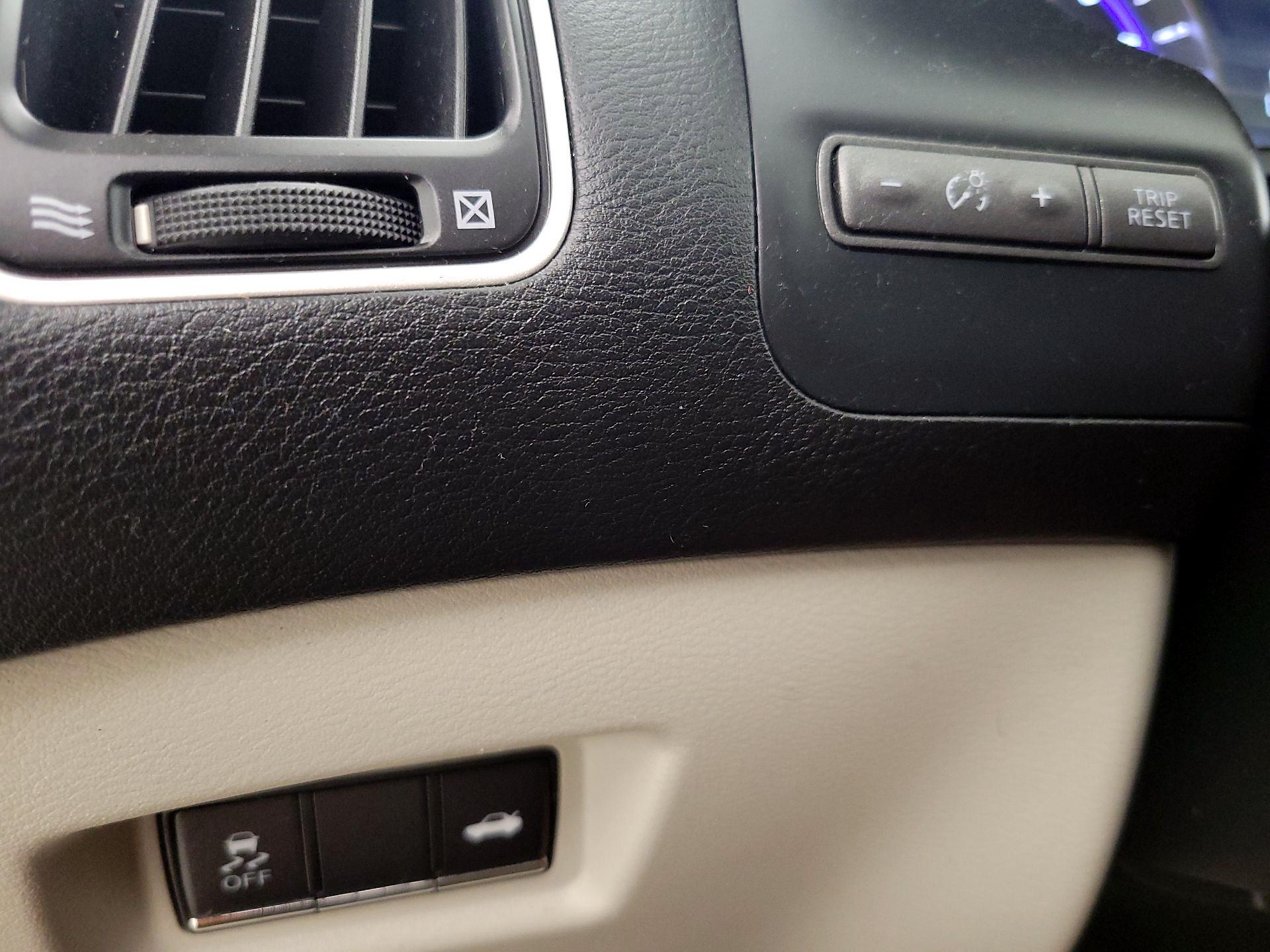 Thumbnail: 2015 INFINITI Q50 - 13