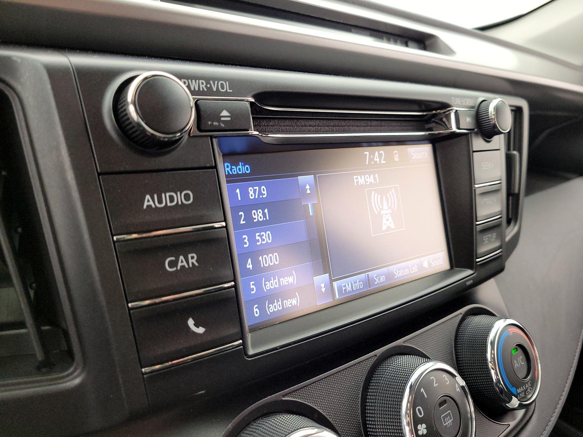 Thumbnail: 2018 Toyota RAV4 - 15