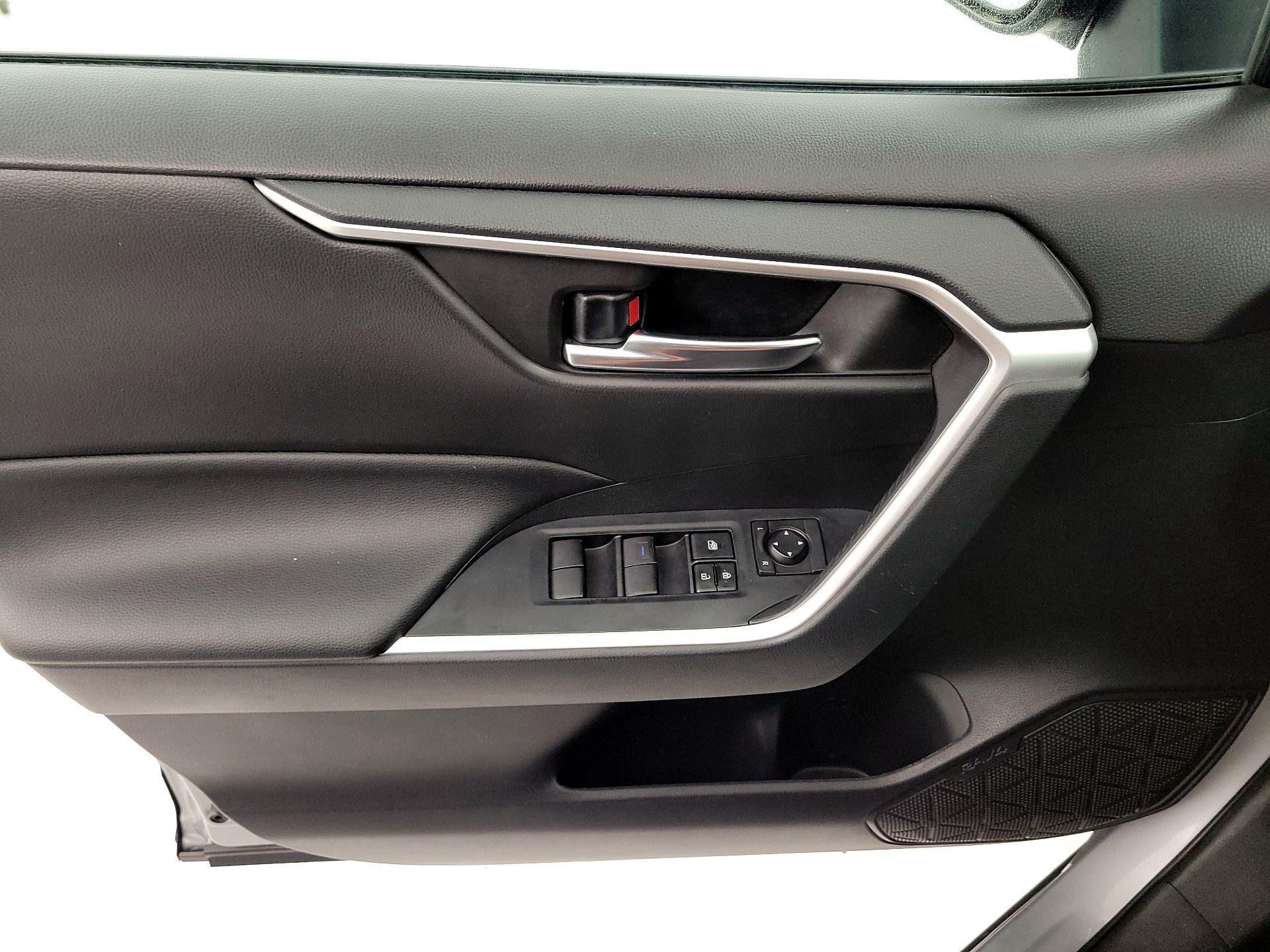 Thumbnail: 2021 Toyota RAV4 - 12