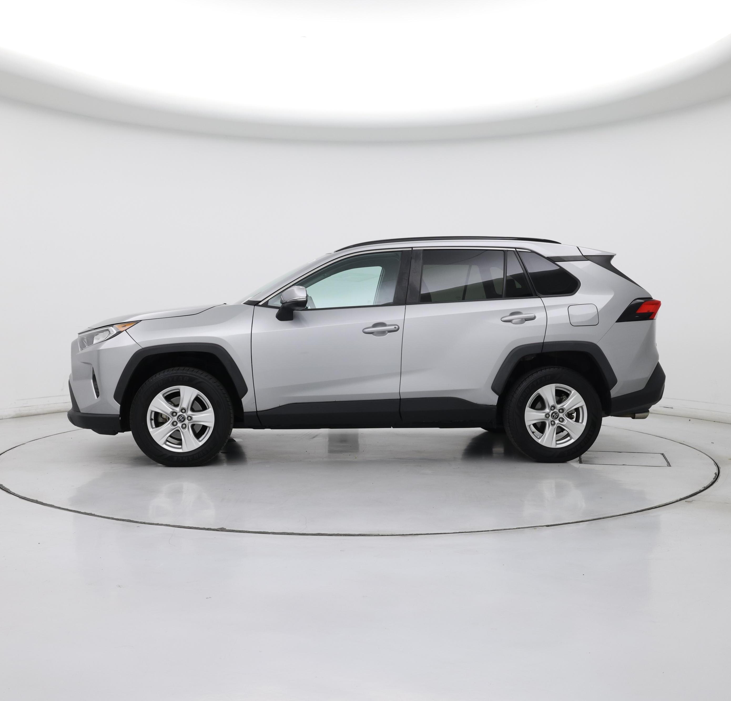 Thumbnail: 2021 Toyota RAV4 - 3