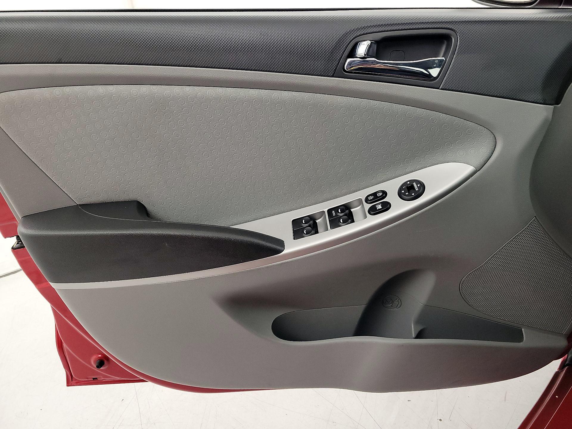 Thumbnail: 2014 Hyundai Accent - 12