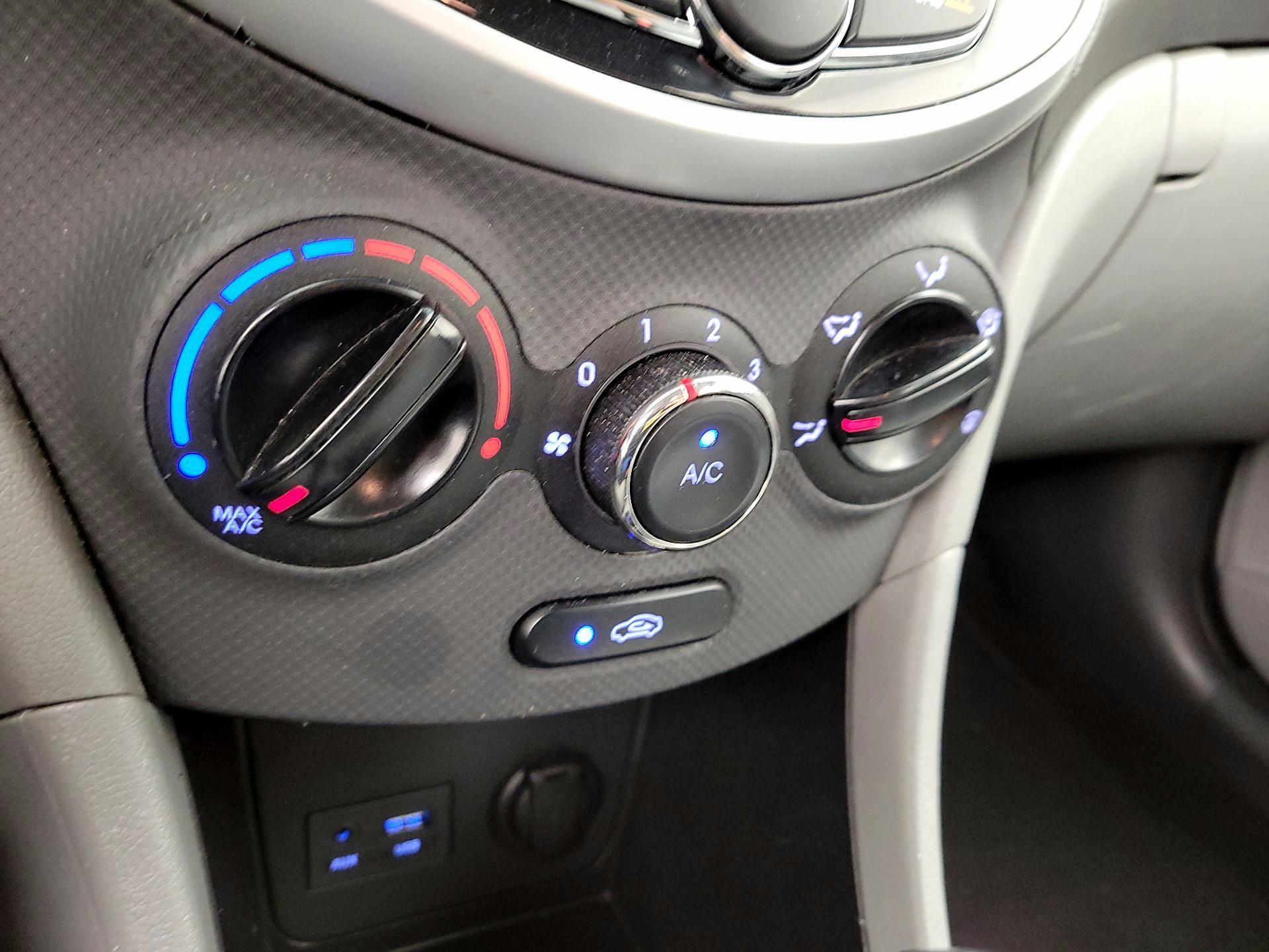 Thumbnail: 2014 Hyundai Accent - 15