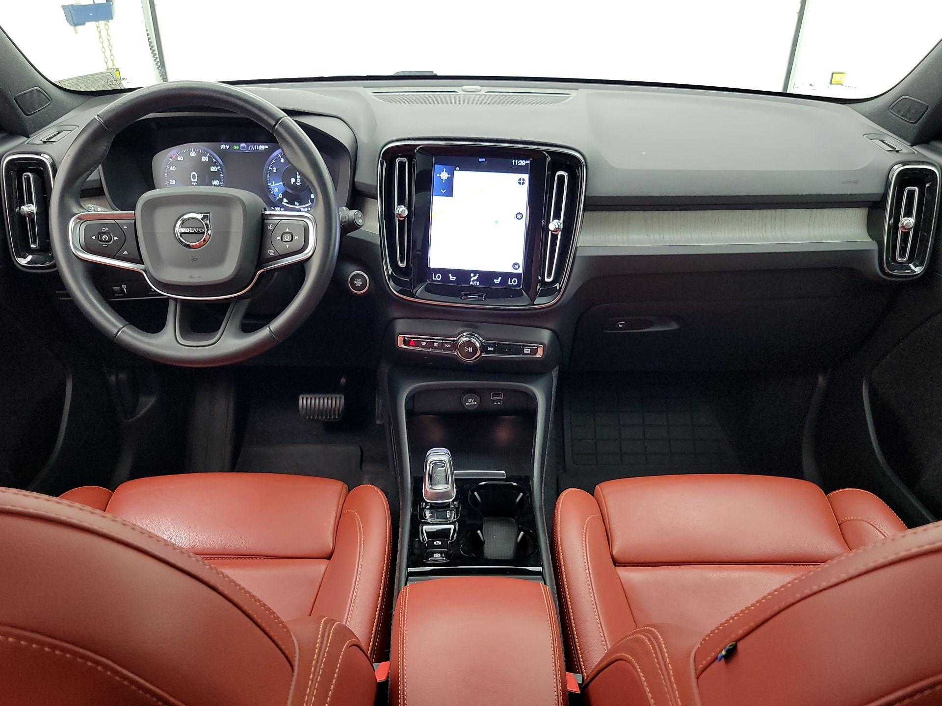 Thumbnail: 2021 Volvo XC40 - 9
