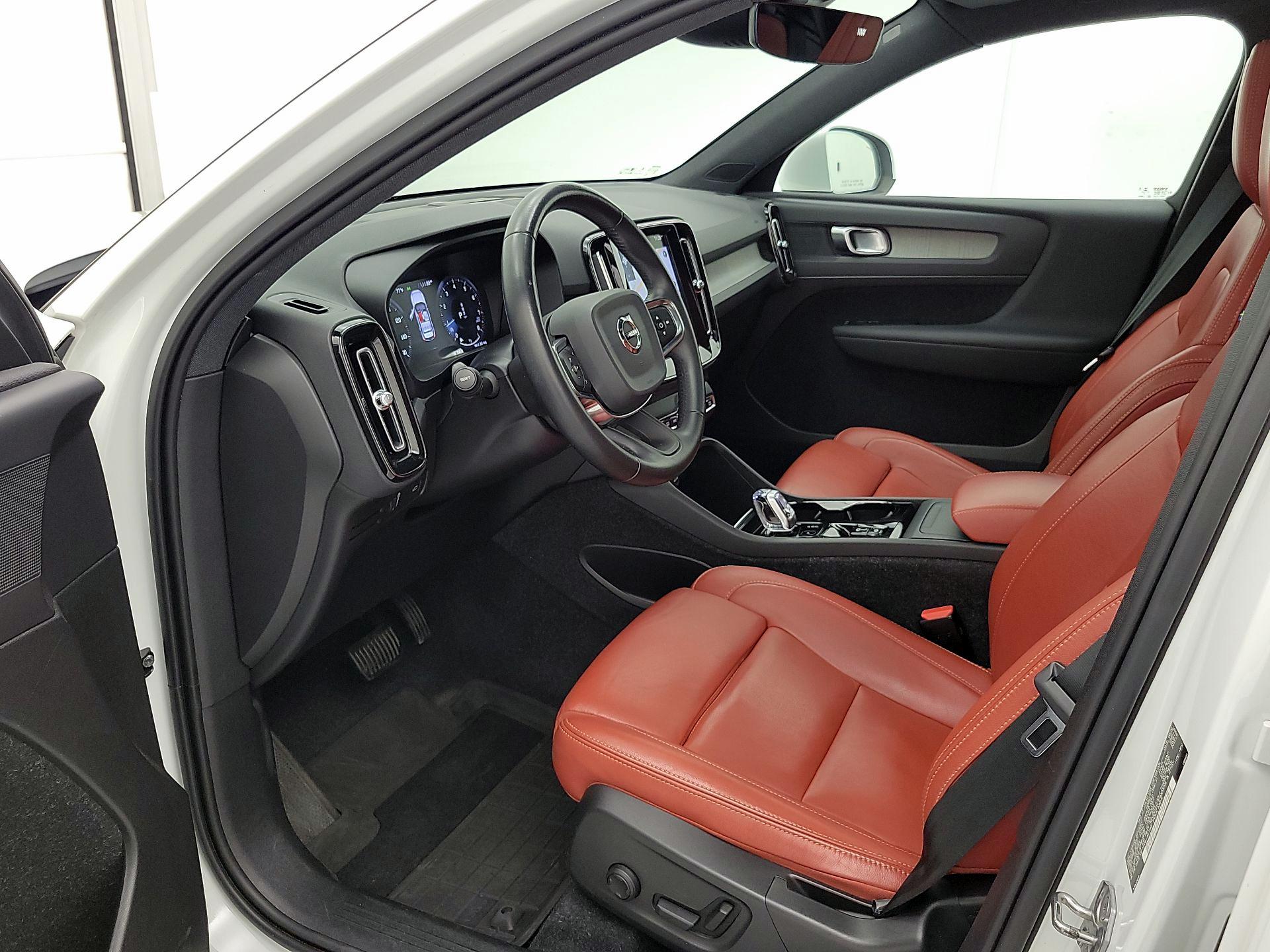 Thumbnail: 2021 Volvo XC40 - 11