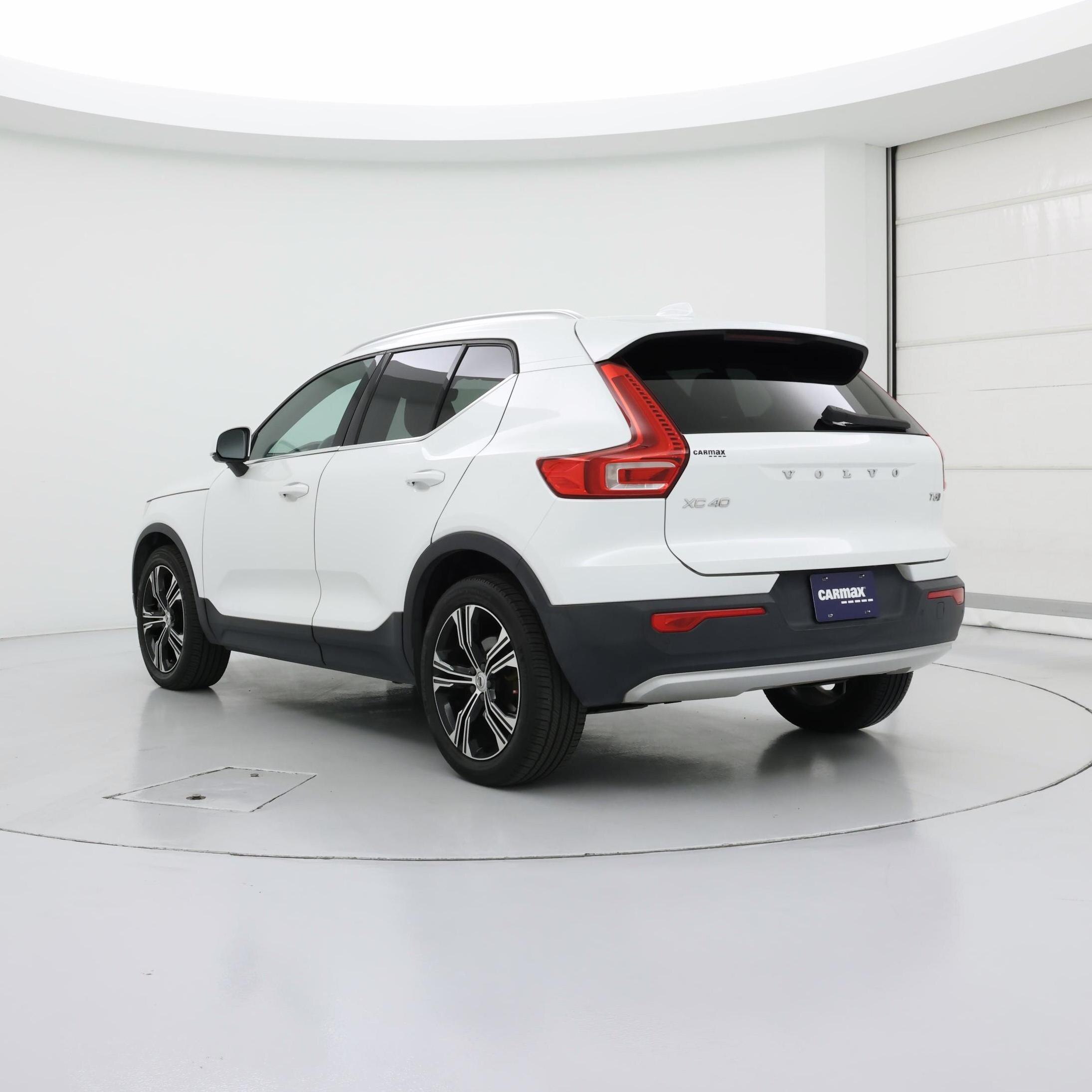 Thumbnail: 2021 Volvo XC40 - 2