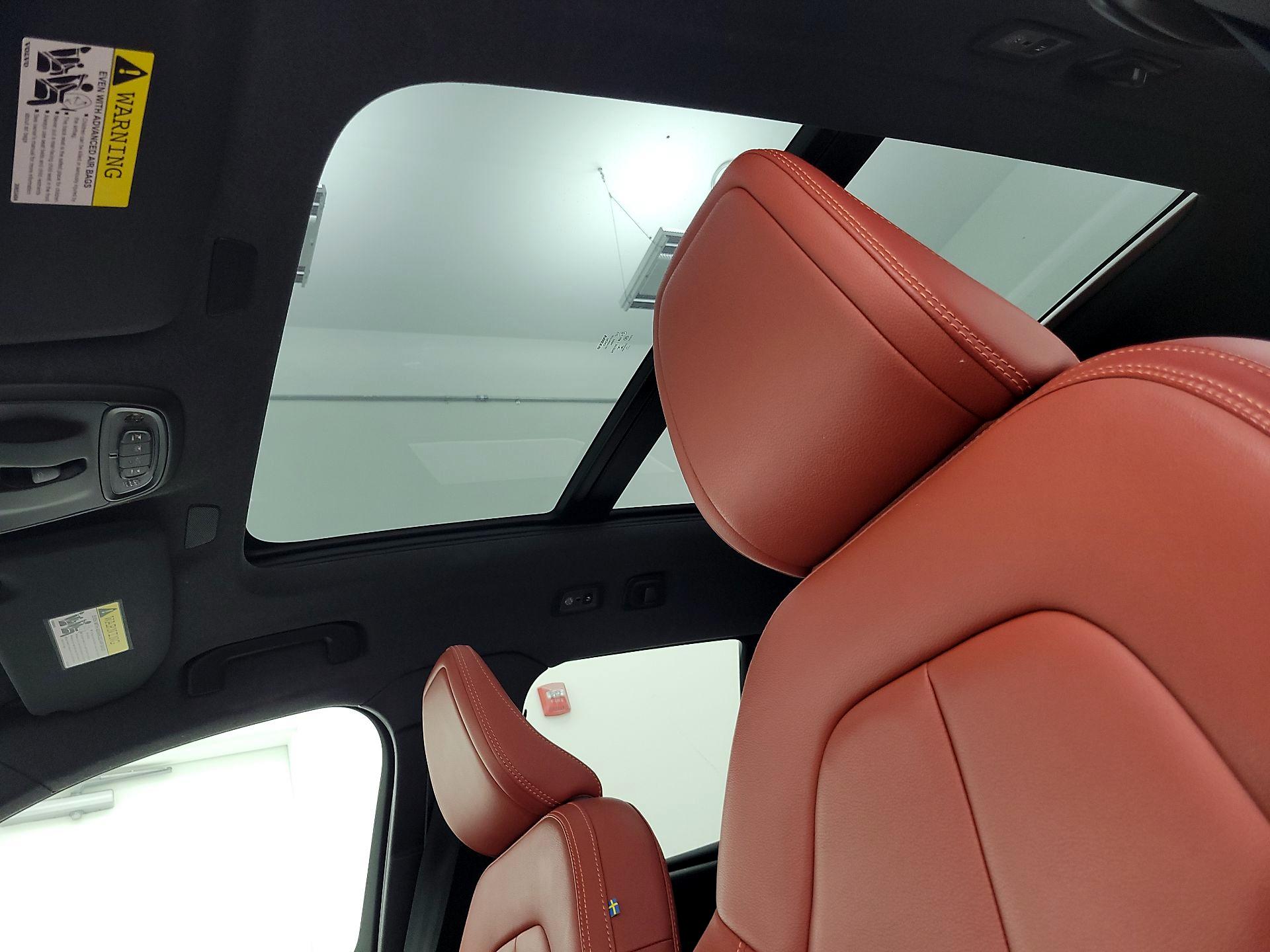 Thumbnail: 2021 Volvo XC40 - 20