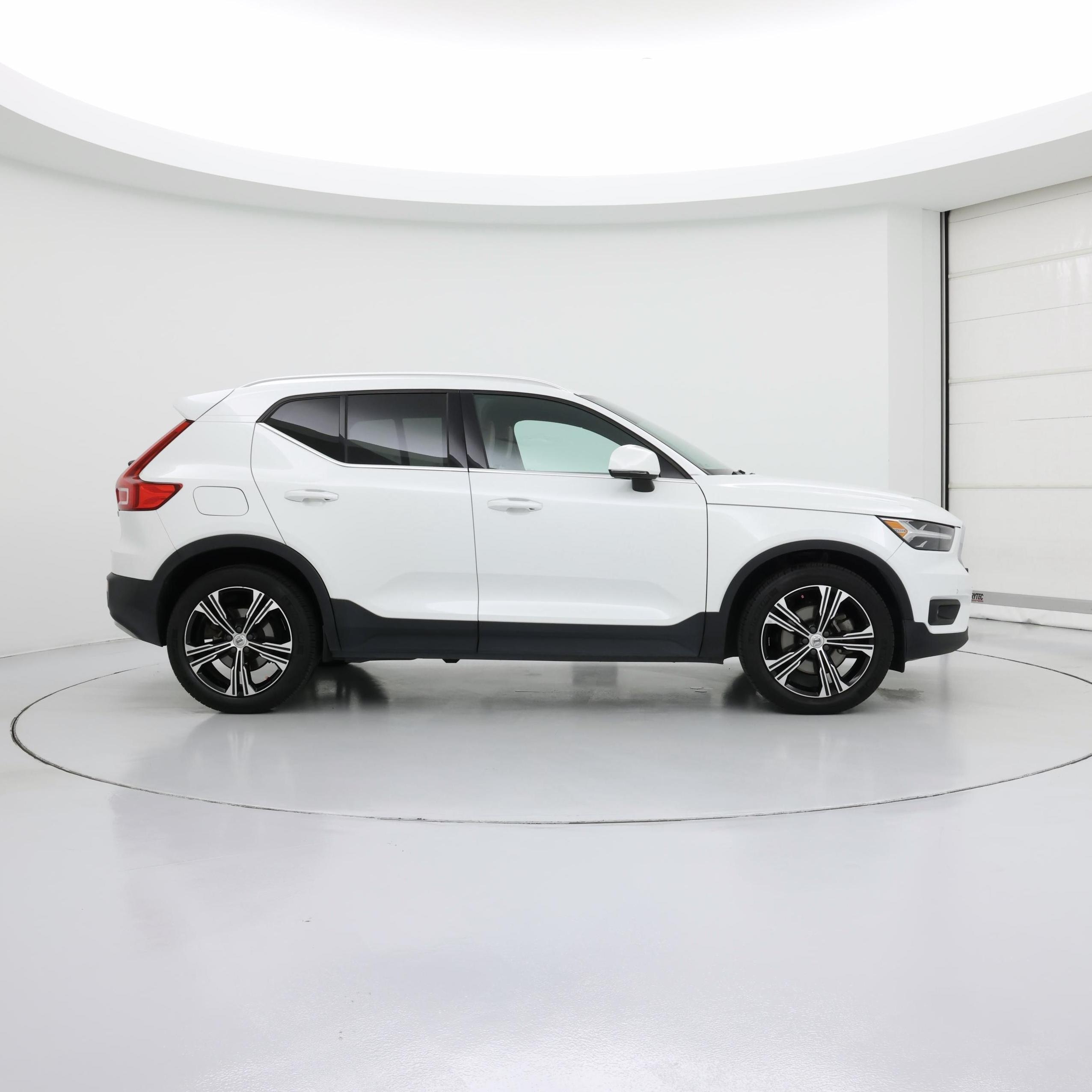 Thumbnail: 2021 Volvo XC40 - 7