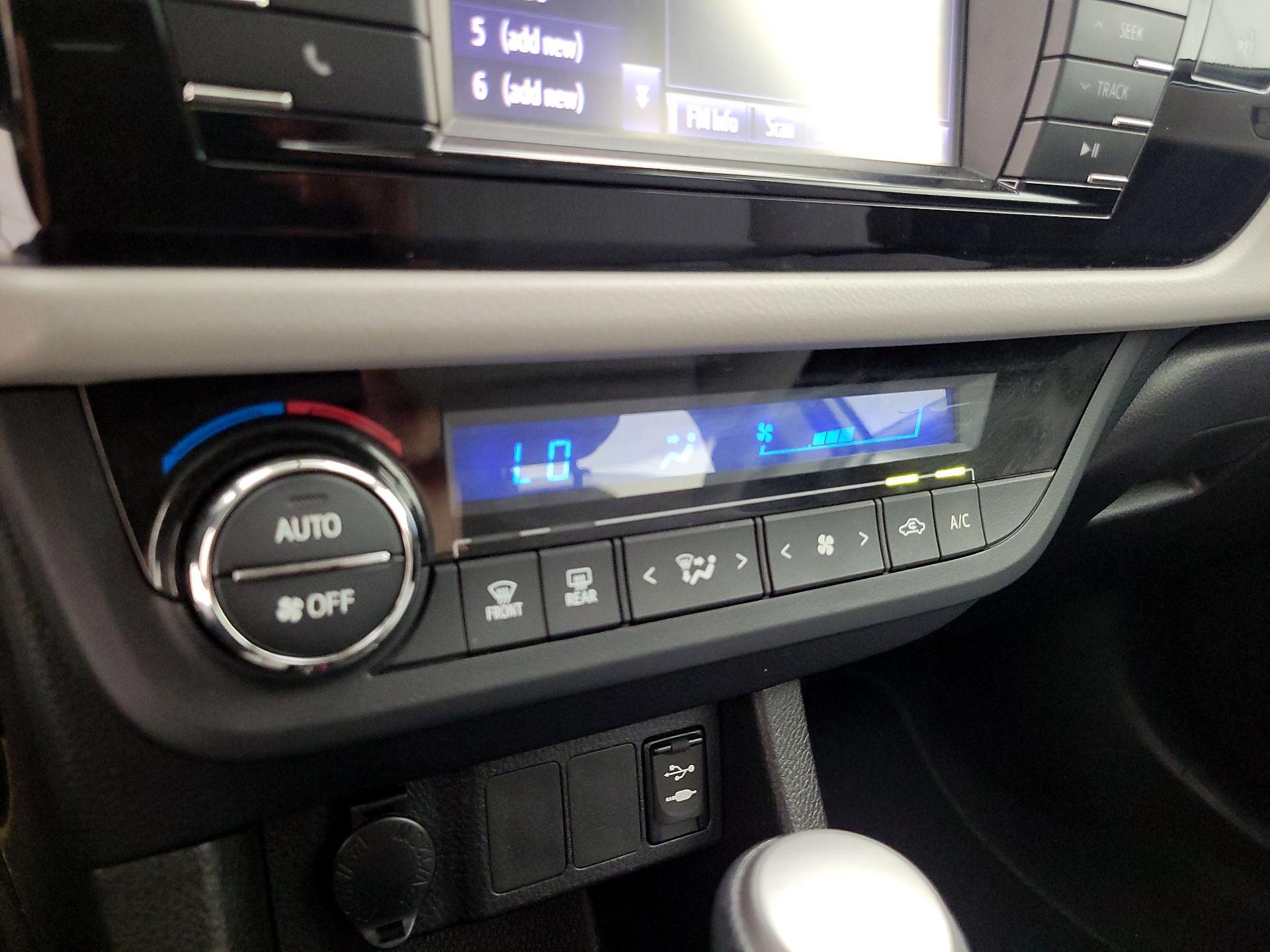 Thumbnail: 2016 Toyota Corolla - 16