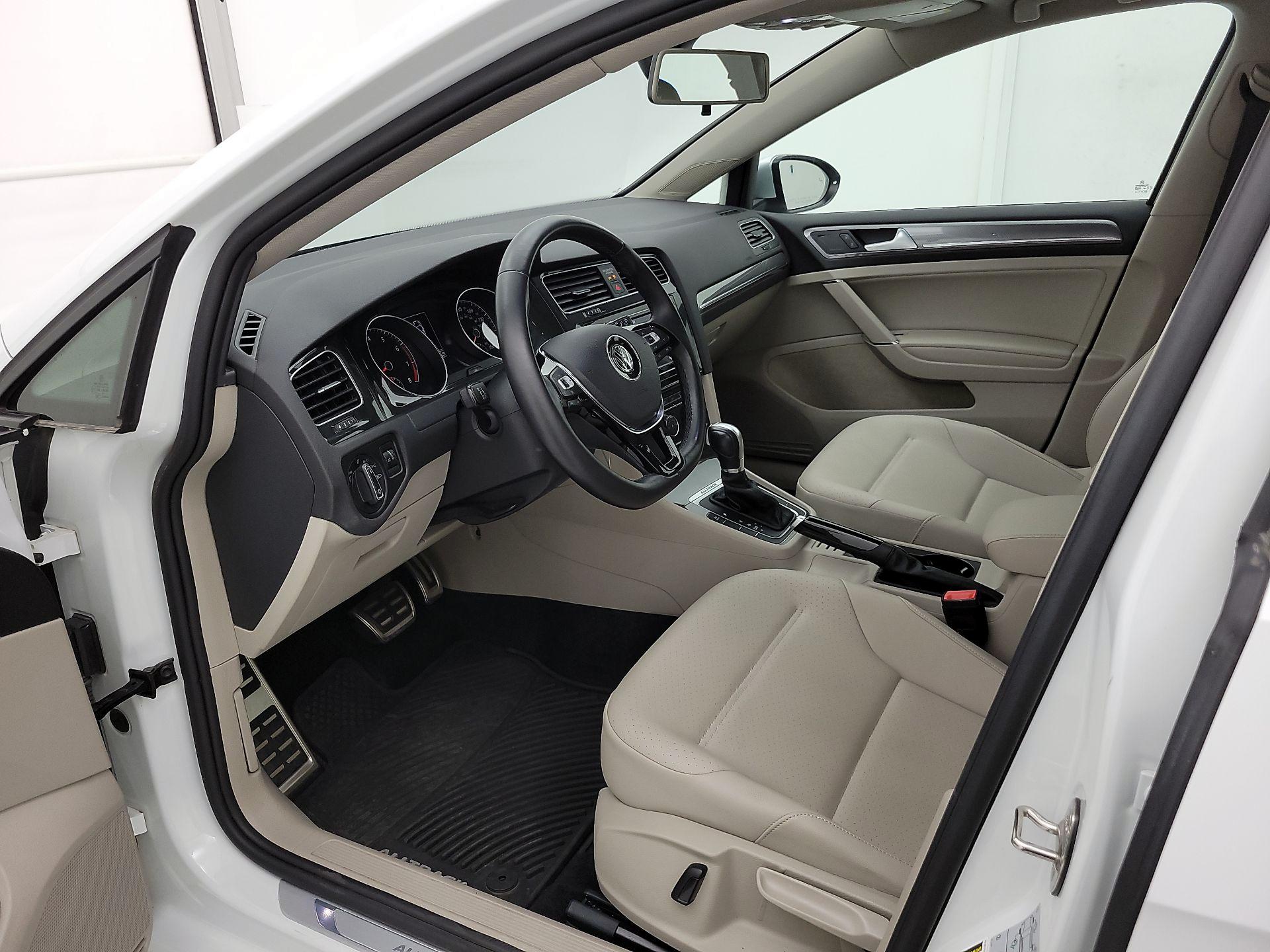 Thumbnail: 2019 Volkswagen Golf - 11