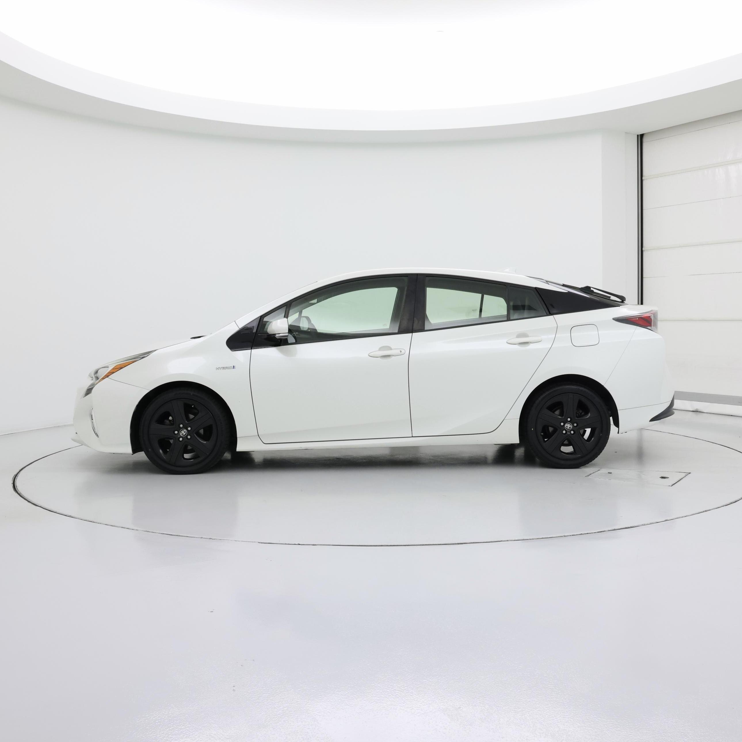 Thumbnail: 2017 Toyota Prius - 3