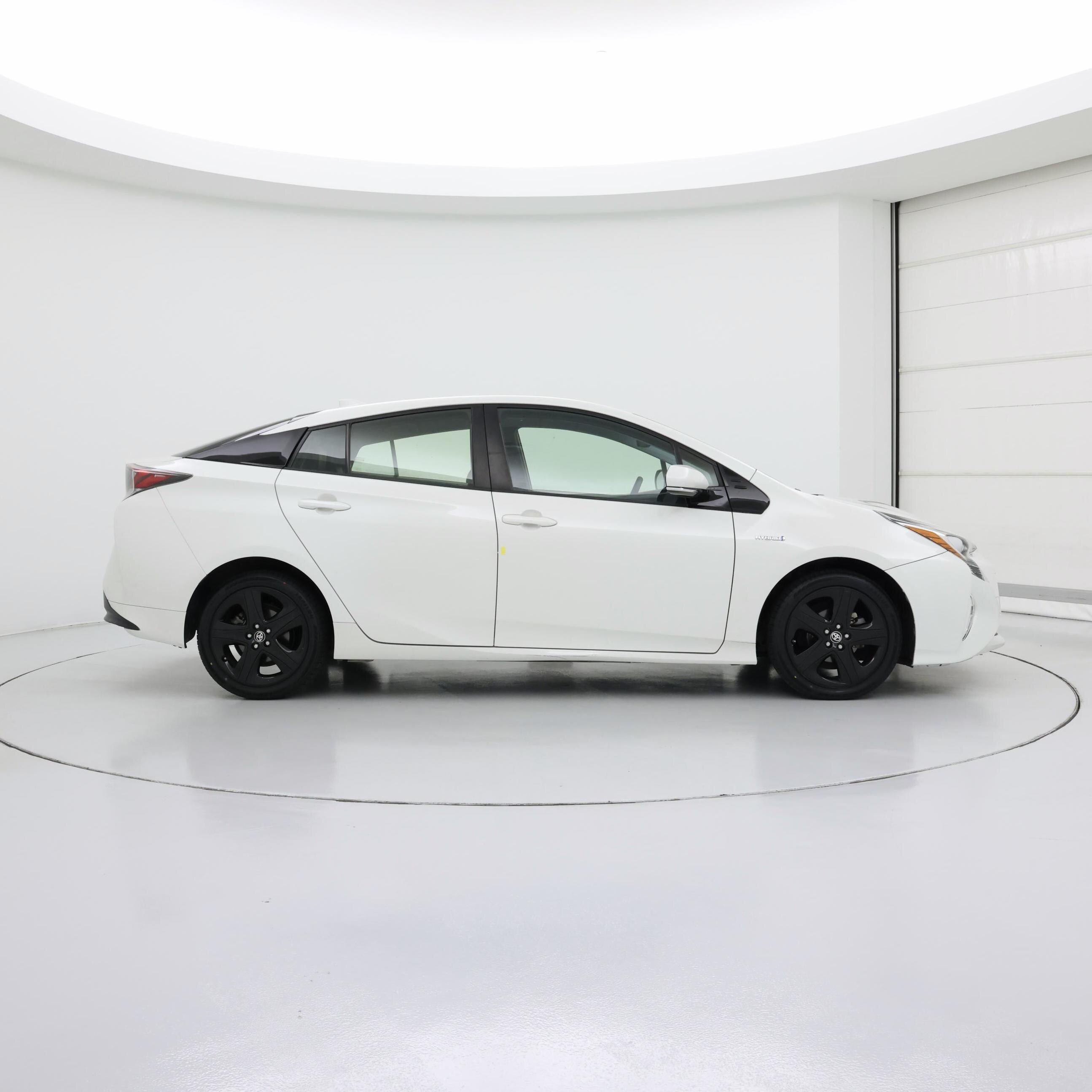 Thumbnail: 2017 Toyota Prius - 7