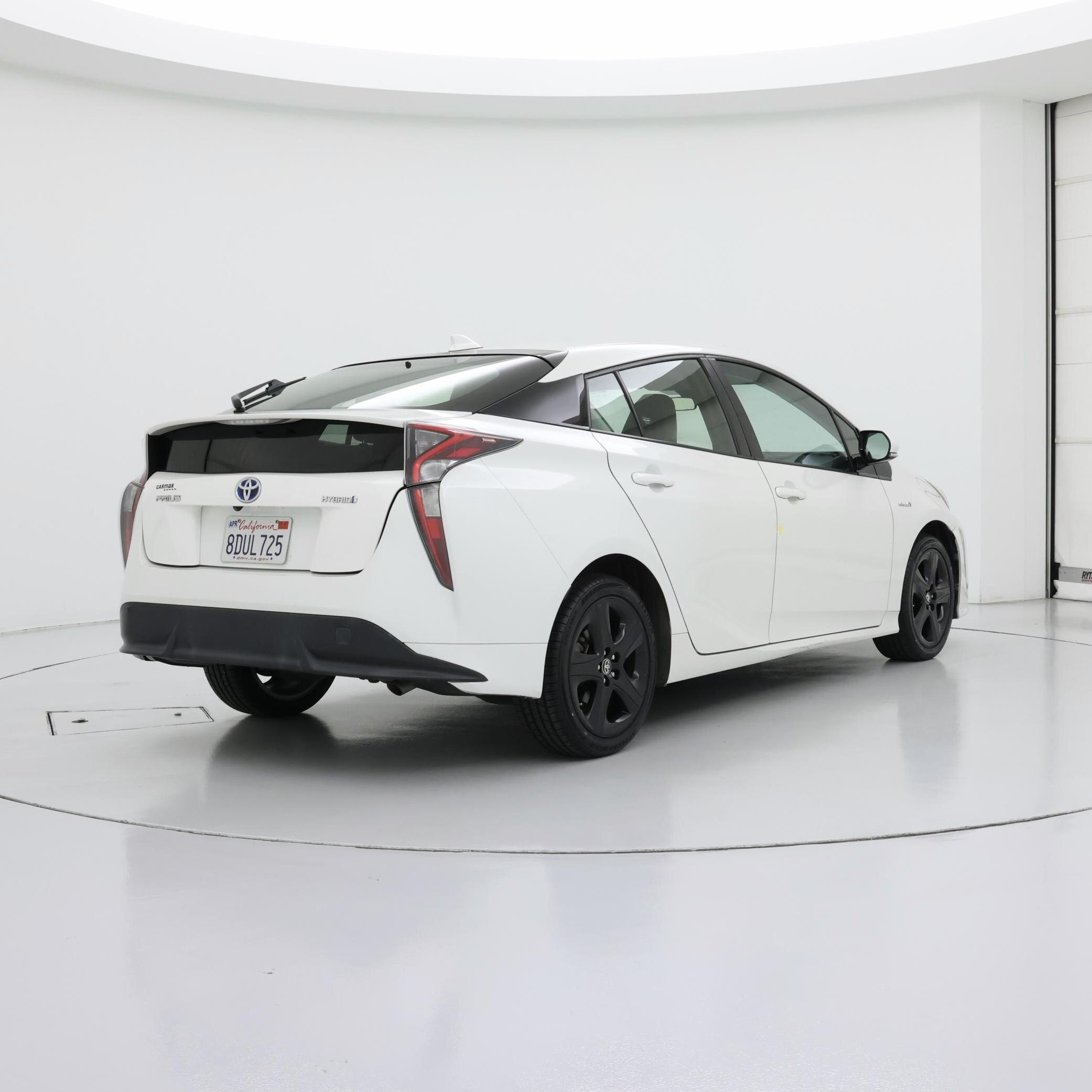 Thumbnail: 2017 Toyota Prius - 8