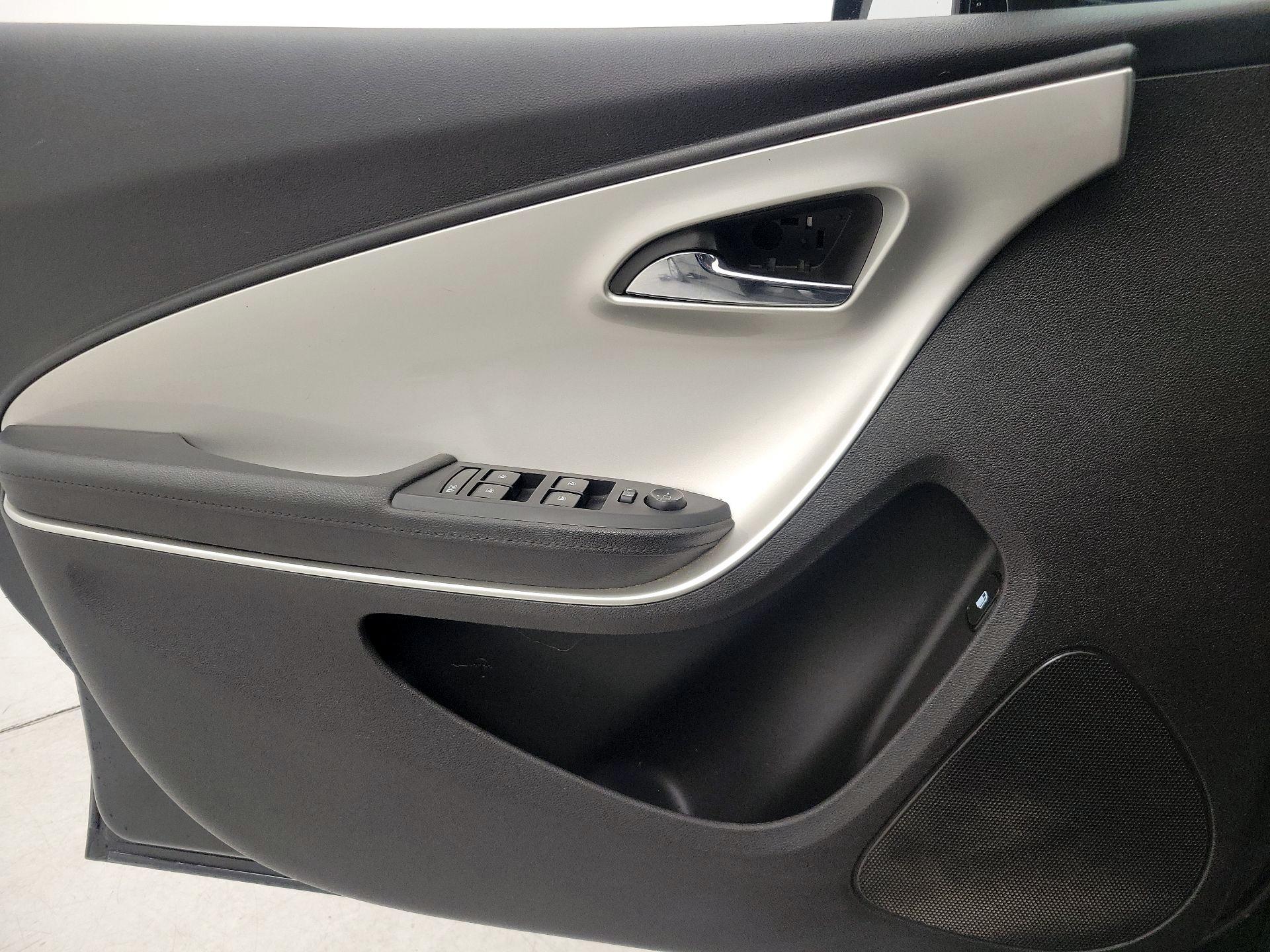 Thumbnail: 2015 Chevrolet Volt - 12