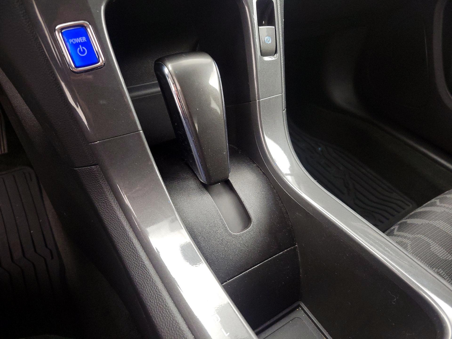 Thumbnail: 2015 Chevrolet Volt - 17