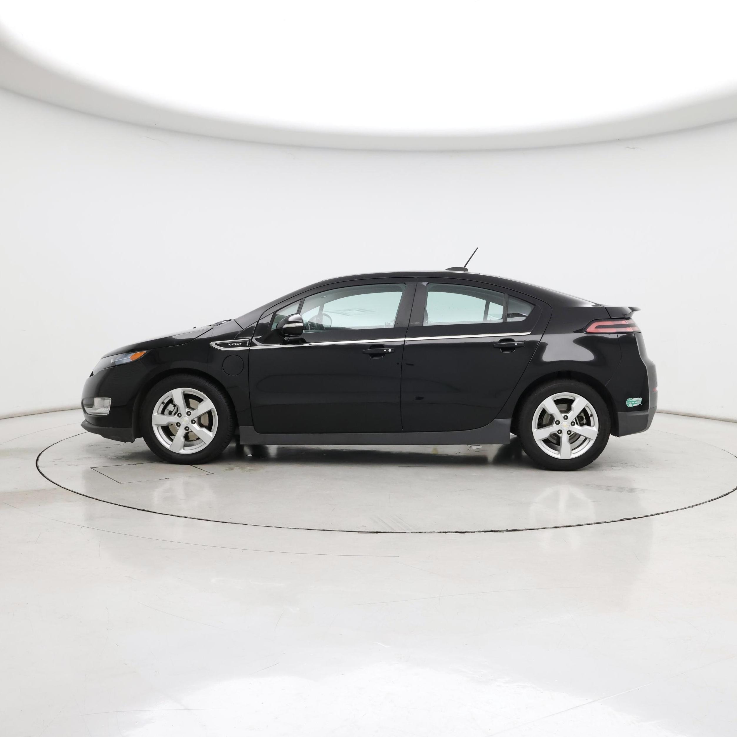 Thumbnail: 2015 Chevrolet Volt - 3
