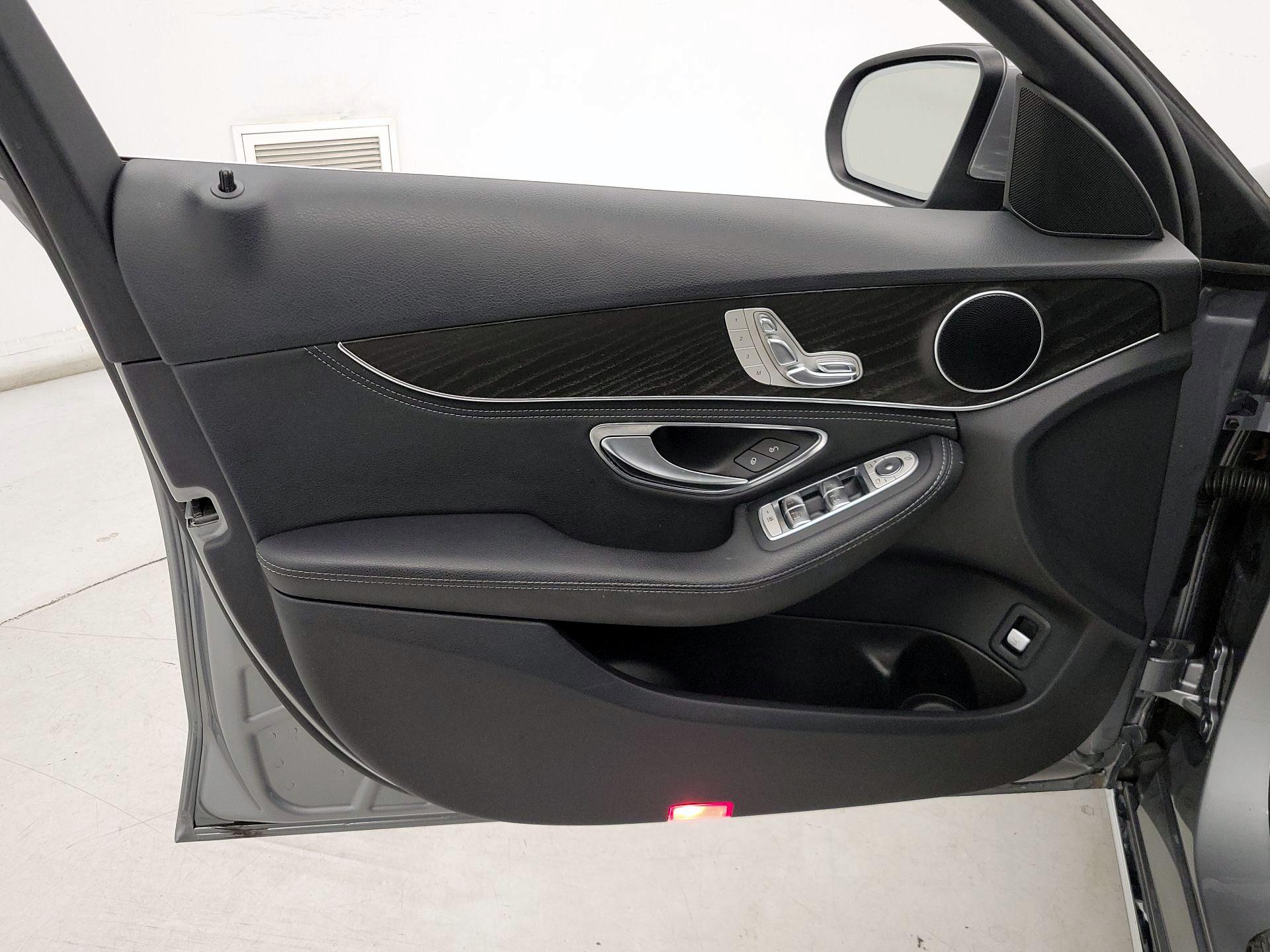 Thumbnail: 2016 Mercedes-Benz C-Class - 12
