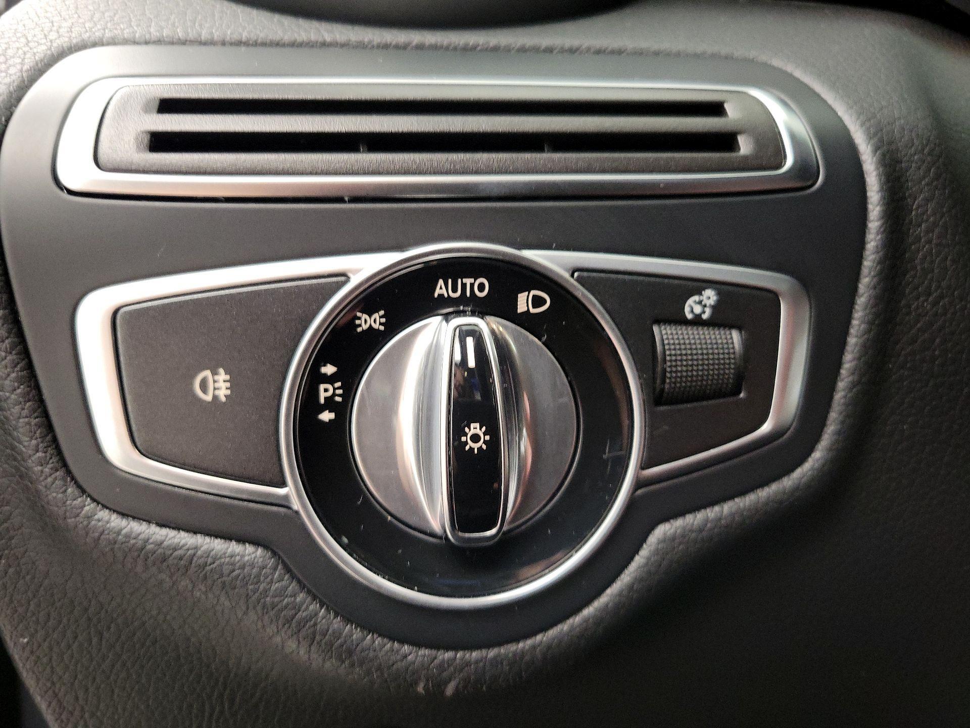 Thumbnail: 2016 Mercedes-Benz C-Class - 13