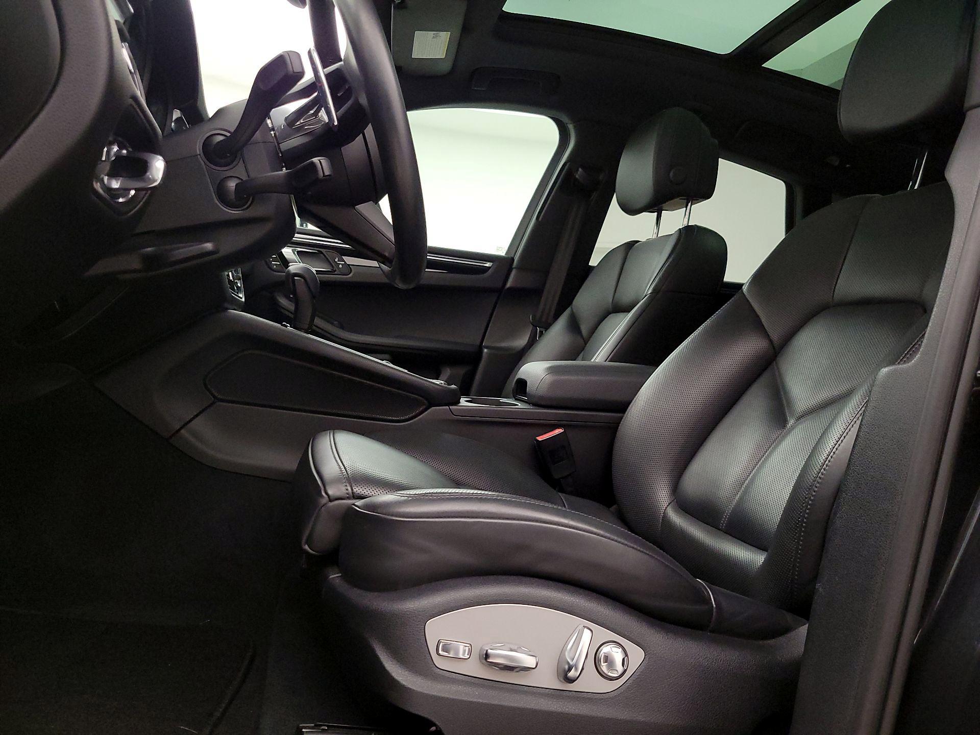 Thumbnail: 2022 Porsche Macan - 9