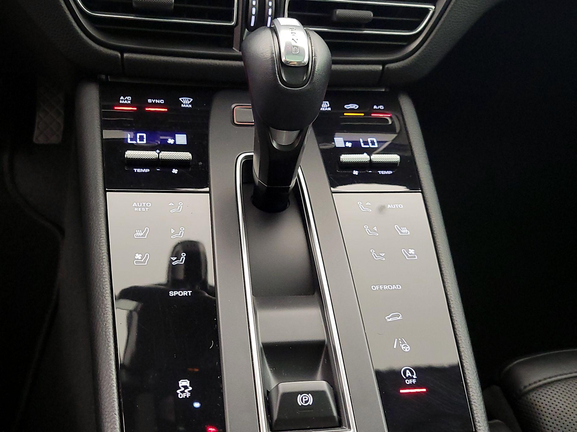 Thumbnail: 2022 Porsche Macan - 16
