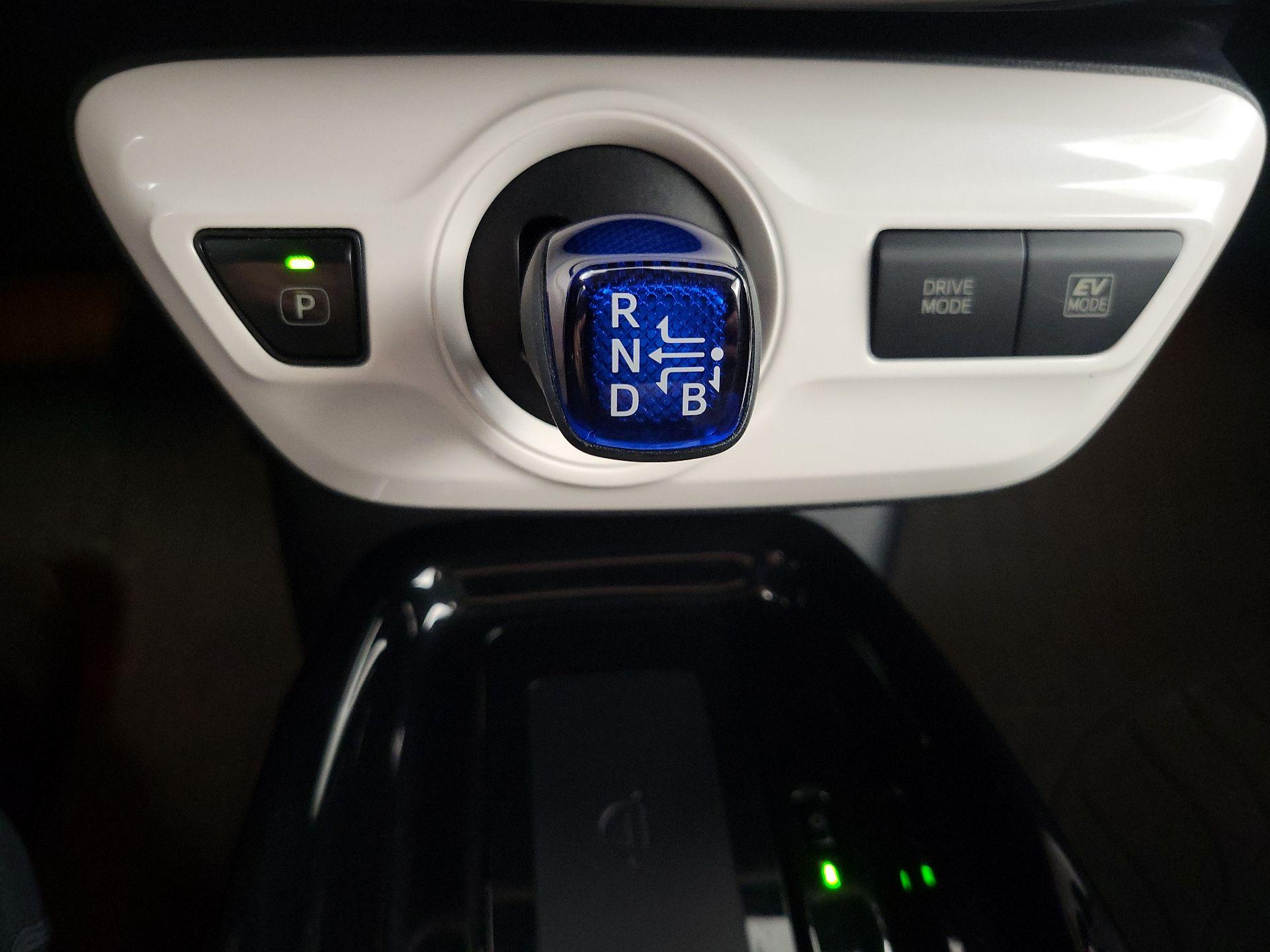 Thumbnail: 2017 Toyota Prius - 18