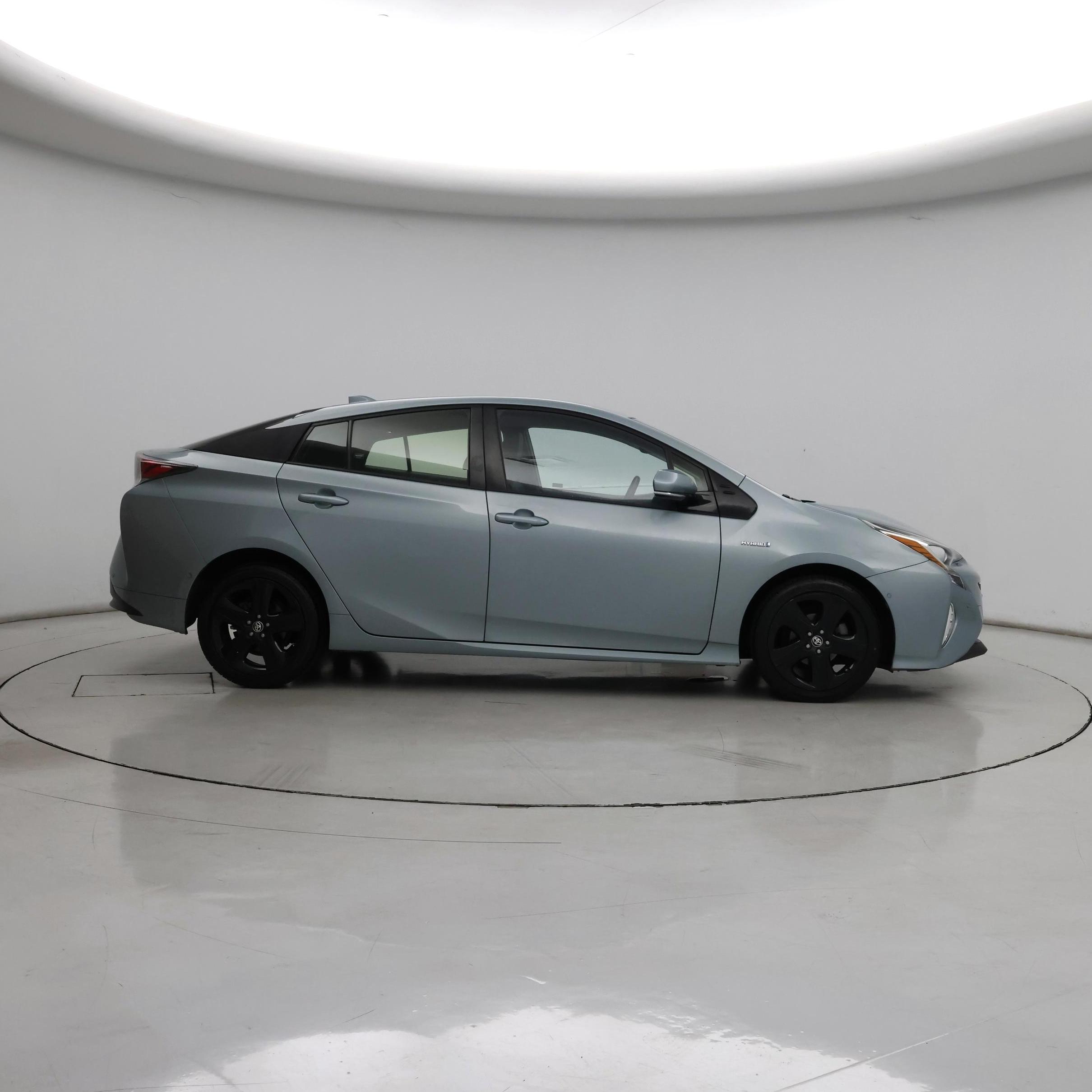 Thumbnail: 2017 Toyota Prius - 7