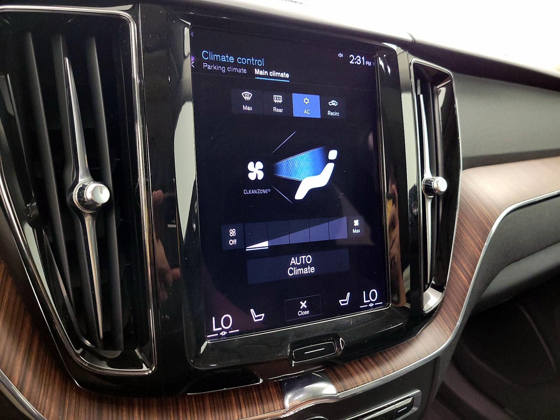 Thumbnail: 2021 Volvo XC60 - 17