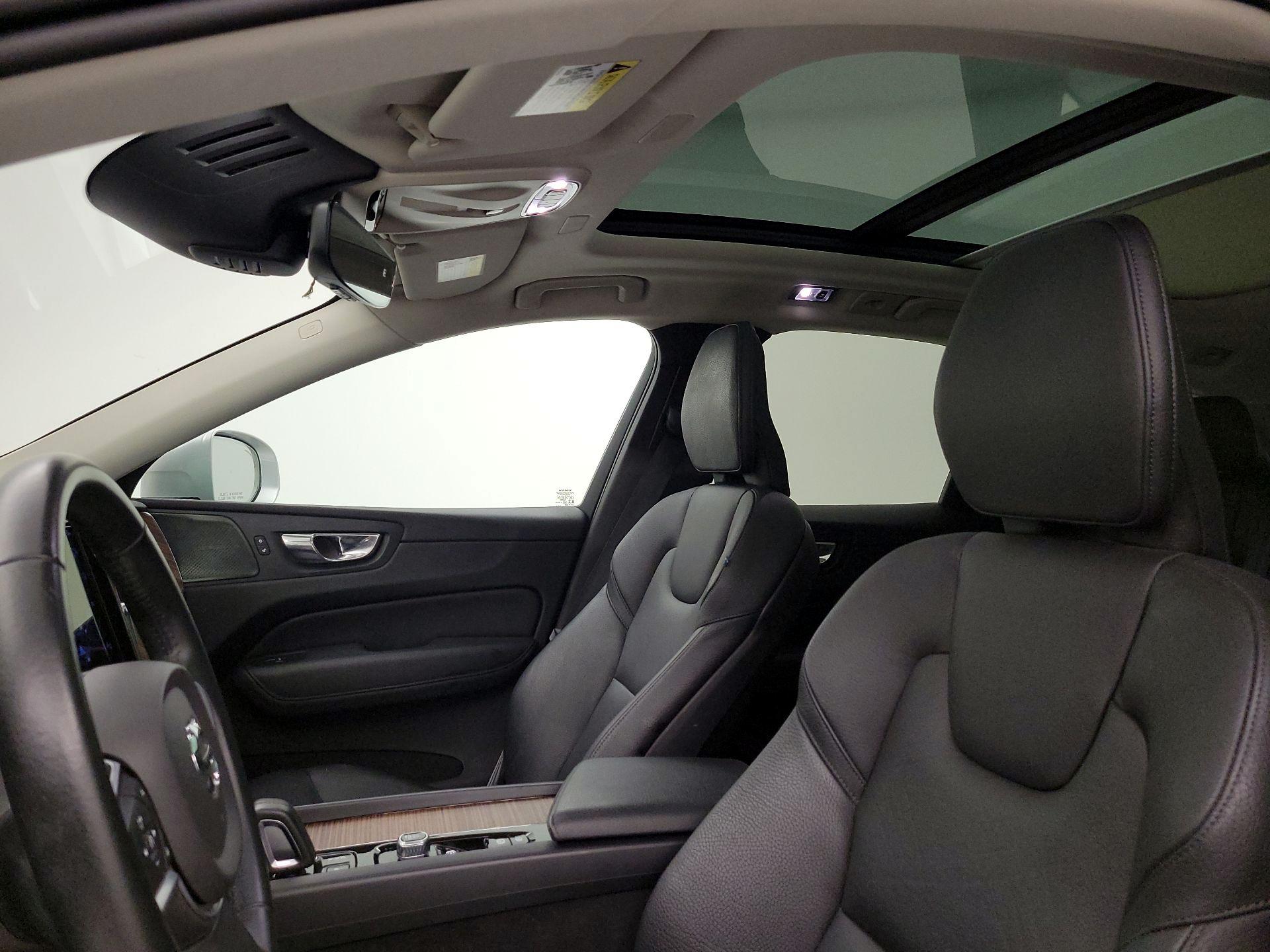 Thumbnail: 2021 Volvo XC60 - 20
