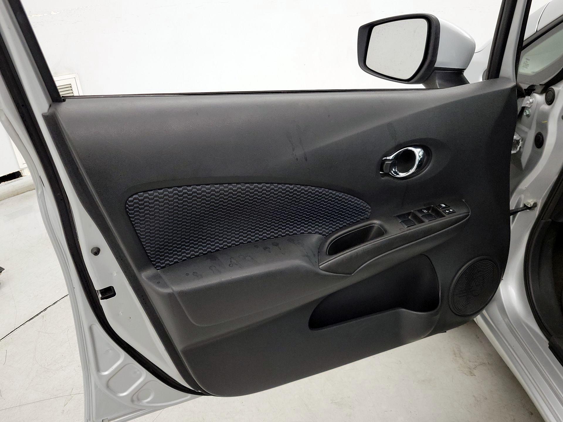 Thumbnail: 2016 Nissan Versa Note - 12