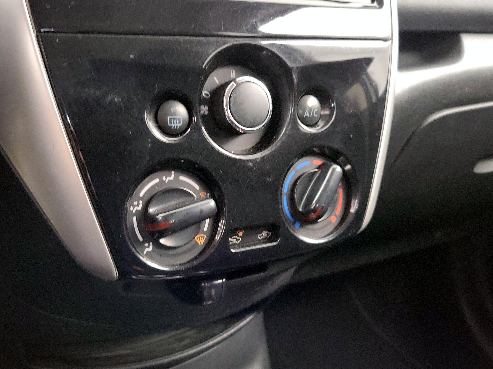 Thumbnail: 2016 Nissan Versa Note - 16