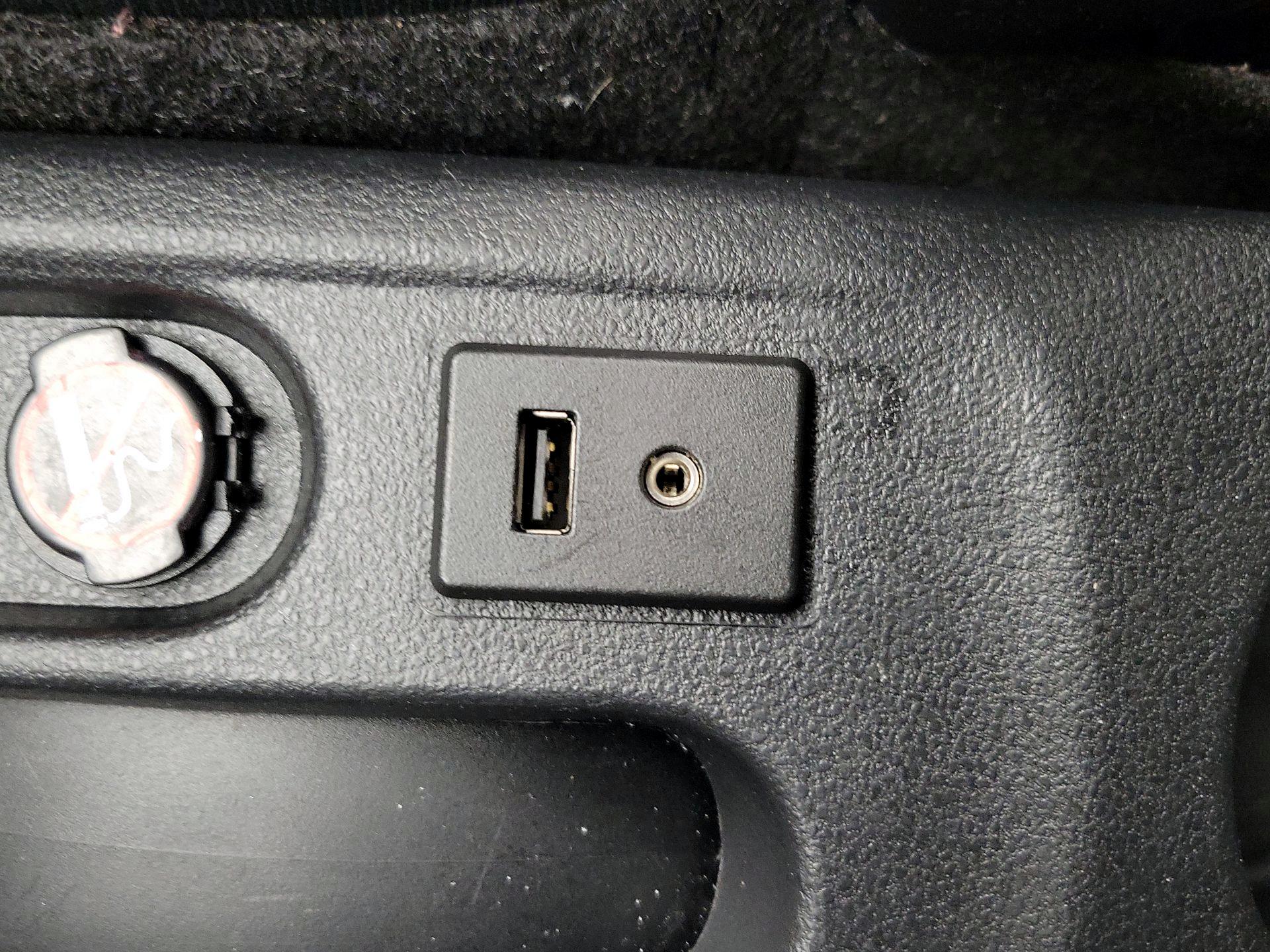 Thumbnail: 2016 Nissan Versa Note - 18