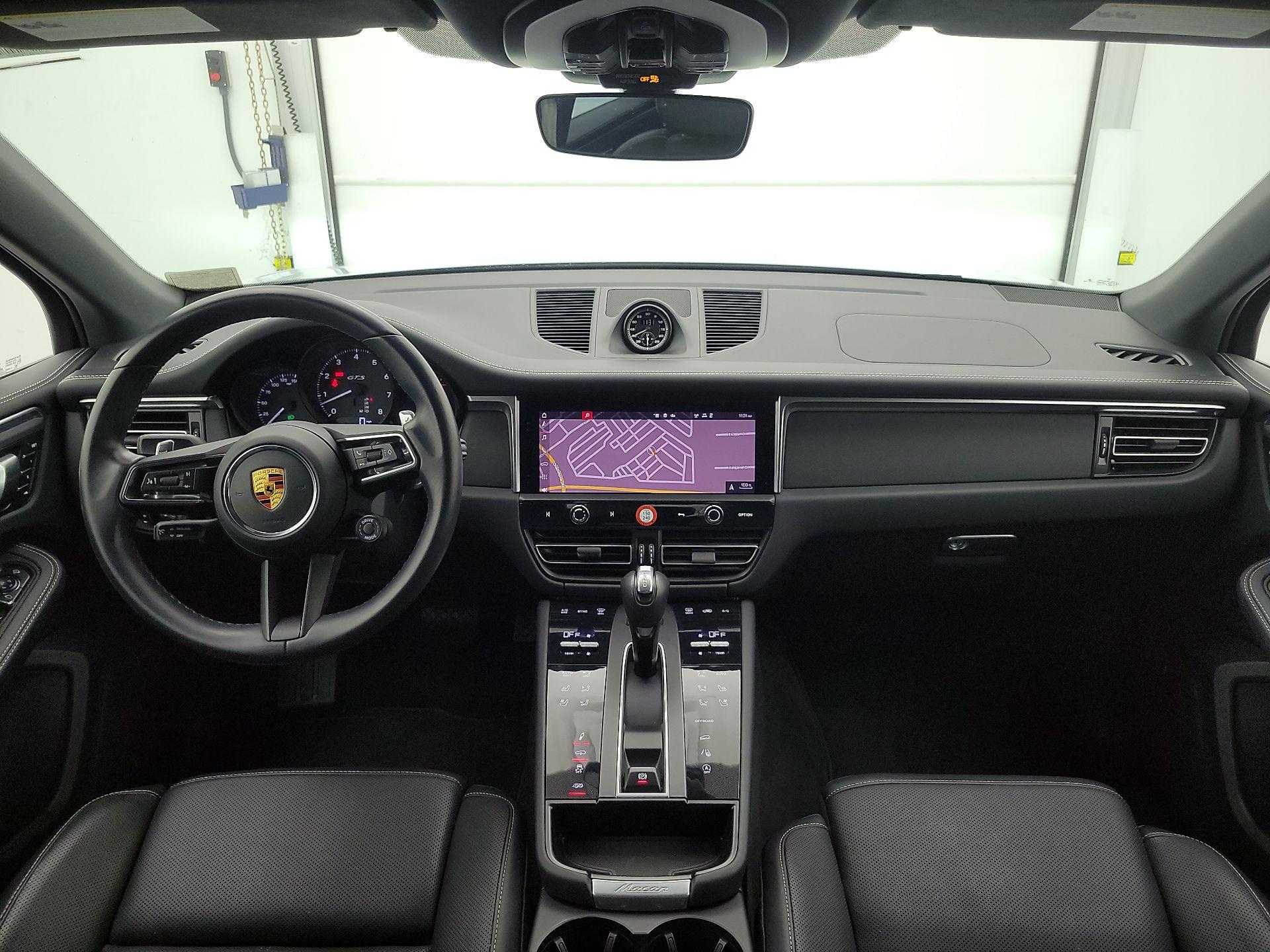 Thumbnail: 2022 Porsche Macan - 9