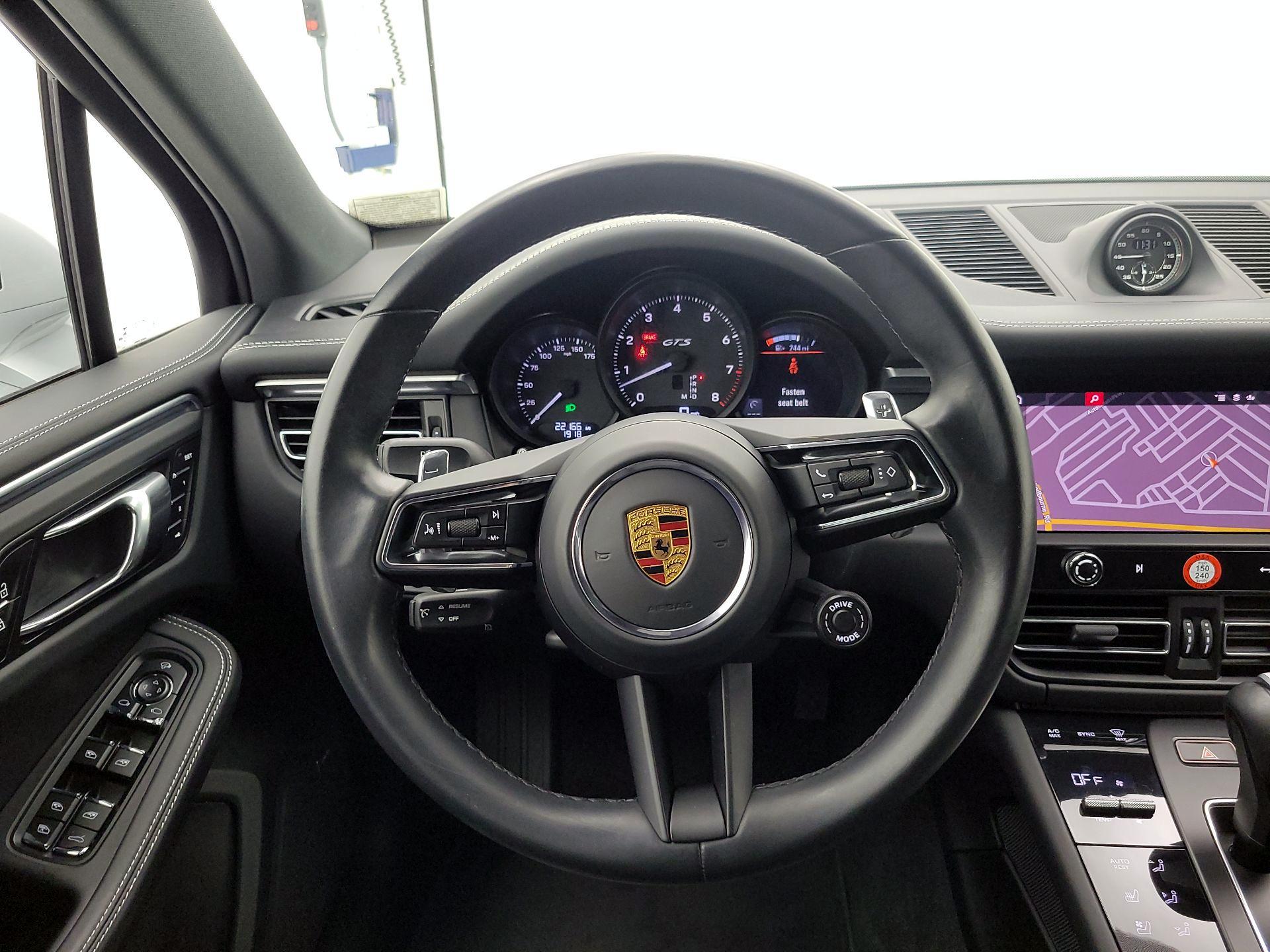 Thumbnail: 2022 Porsche Macan - 10