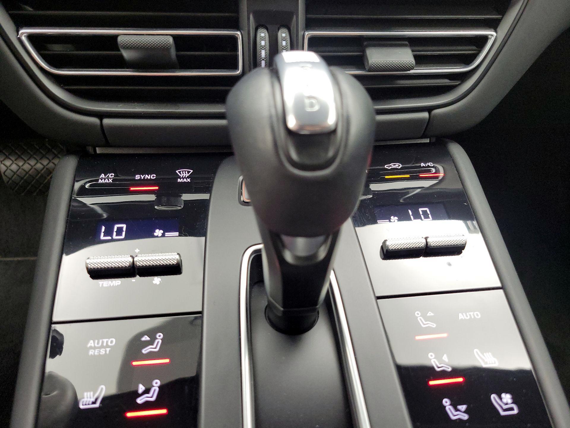 Thumbnail: 2022 Porsche Macan - 17