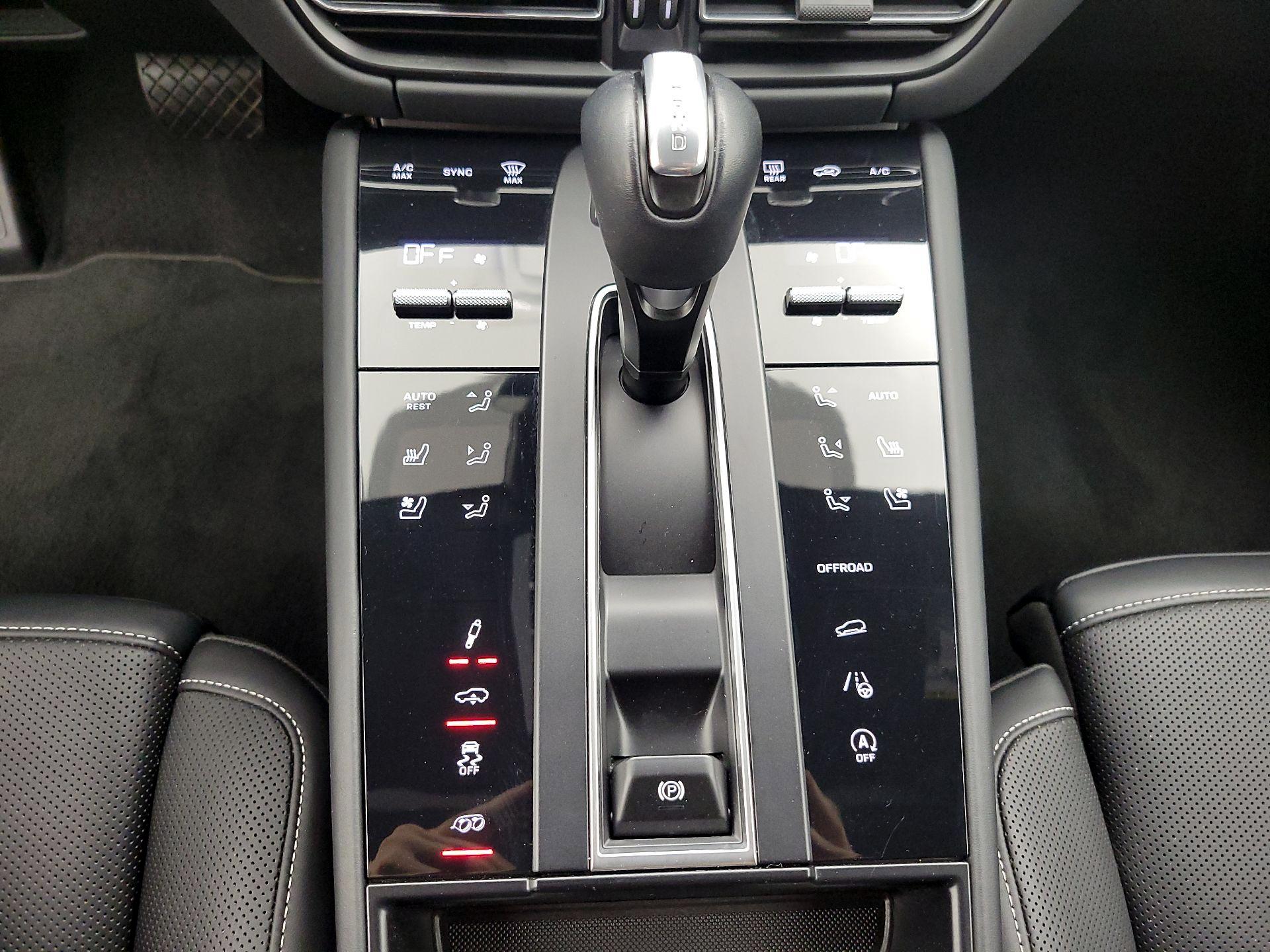 Thumbnail: 2022 Porsche Macan - 18