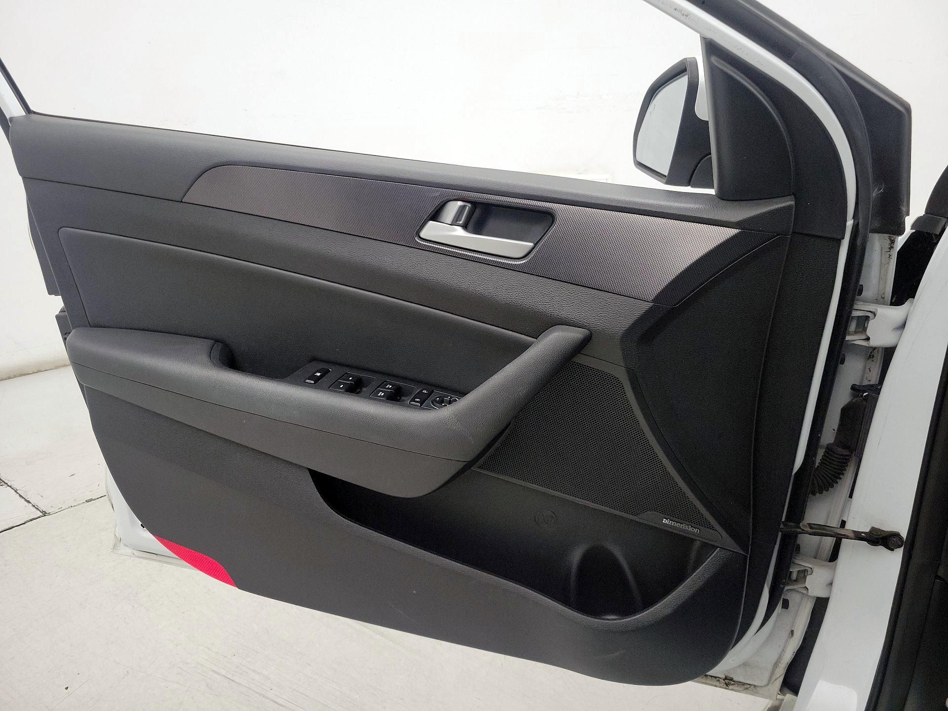 Thumbnail: 2016 Hyundai Sonata - 12