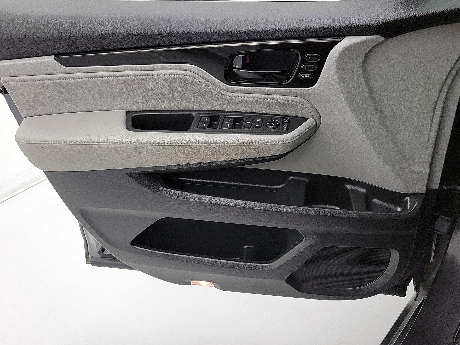 Thumbnail: 2018 Honda Odyssey - 12