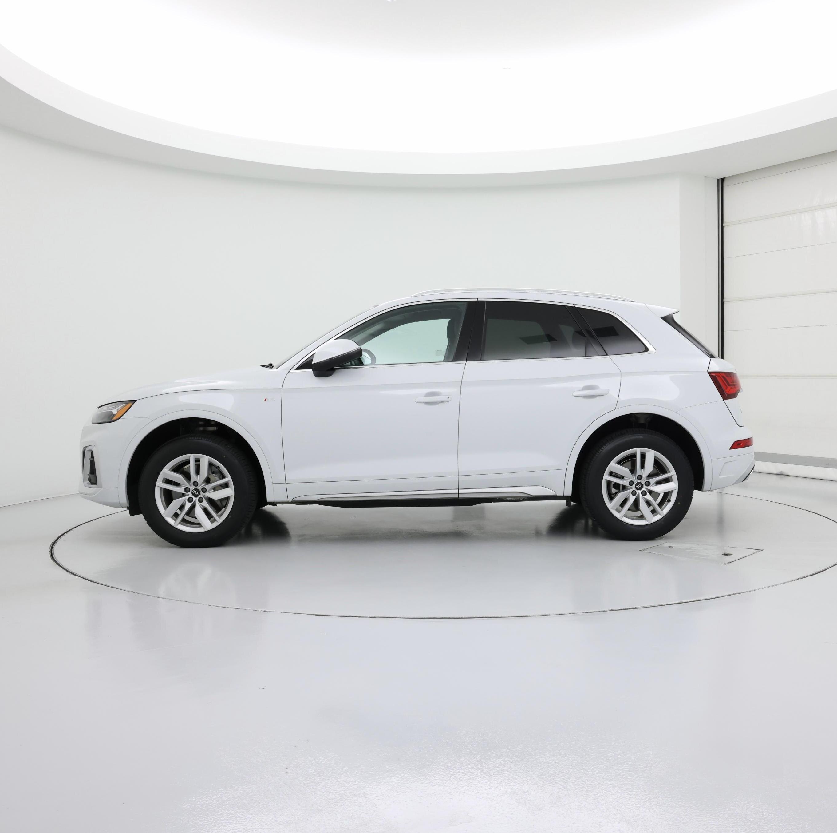 Thumbnail: 2023 Audi Q5 - 3