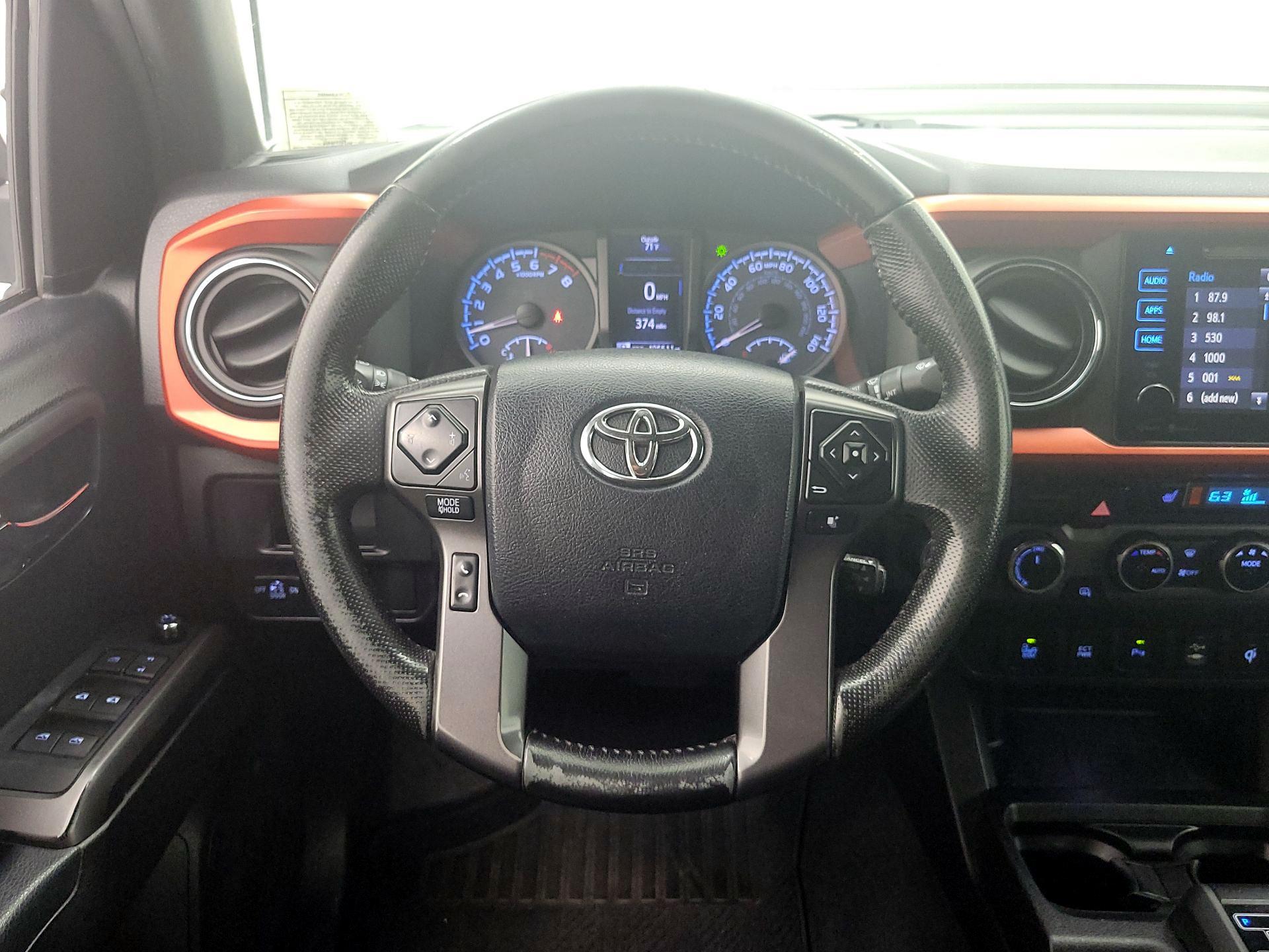Thumbnail: 2016 Toyota Tacoma - 10